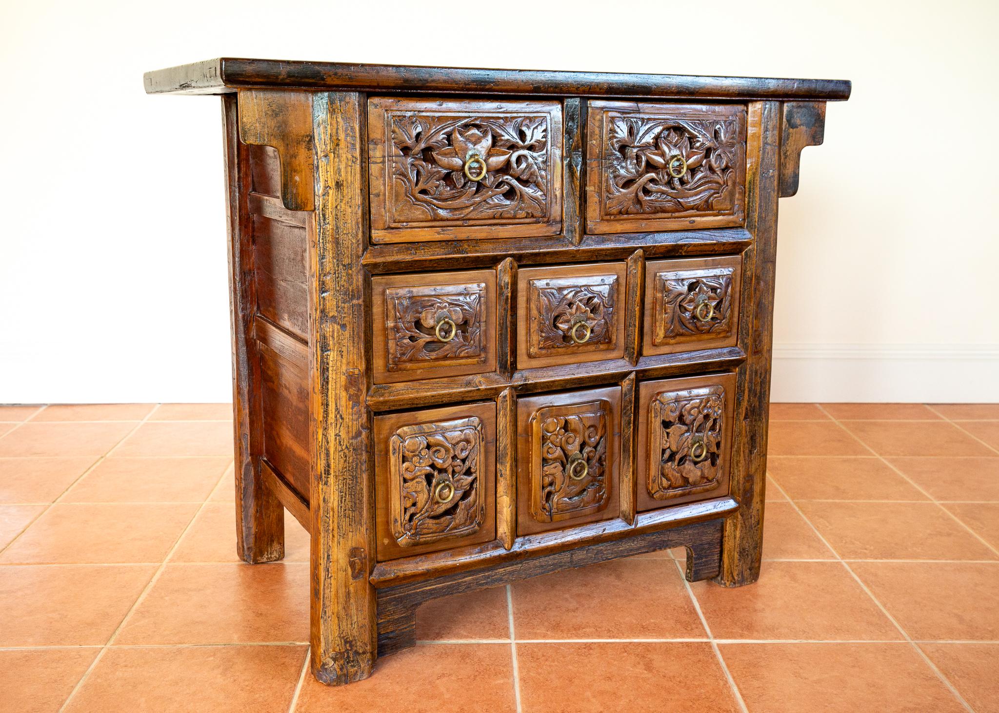 Antiguo Armario Chino Tallado Cómoda Templo Altar Siglo XVIII Qing en venta