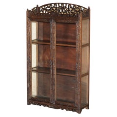 FiNE ANTIQUE CHINESE EXPORT CIRCA 1920 TISCH- ODER WANDGESTELLTE SCHRÄNKE