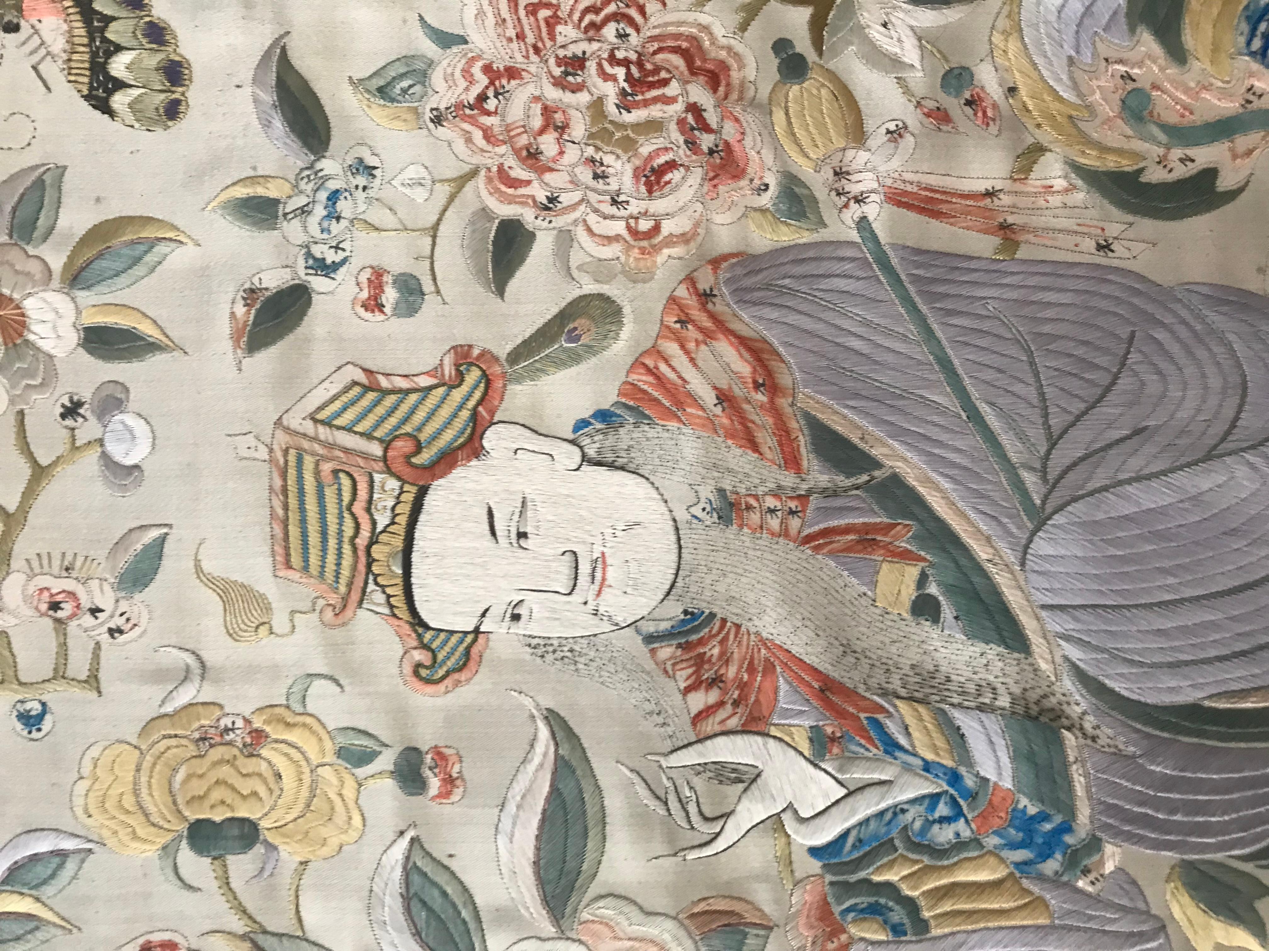 Very fine and decorative Chinese embroidery, silk on silk, early 20th century, with some damages at the up on silk background.

