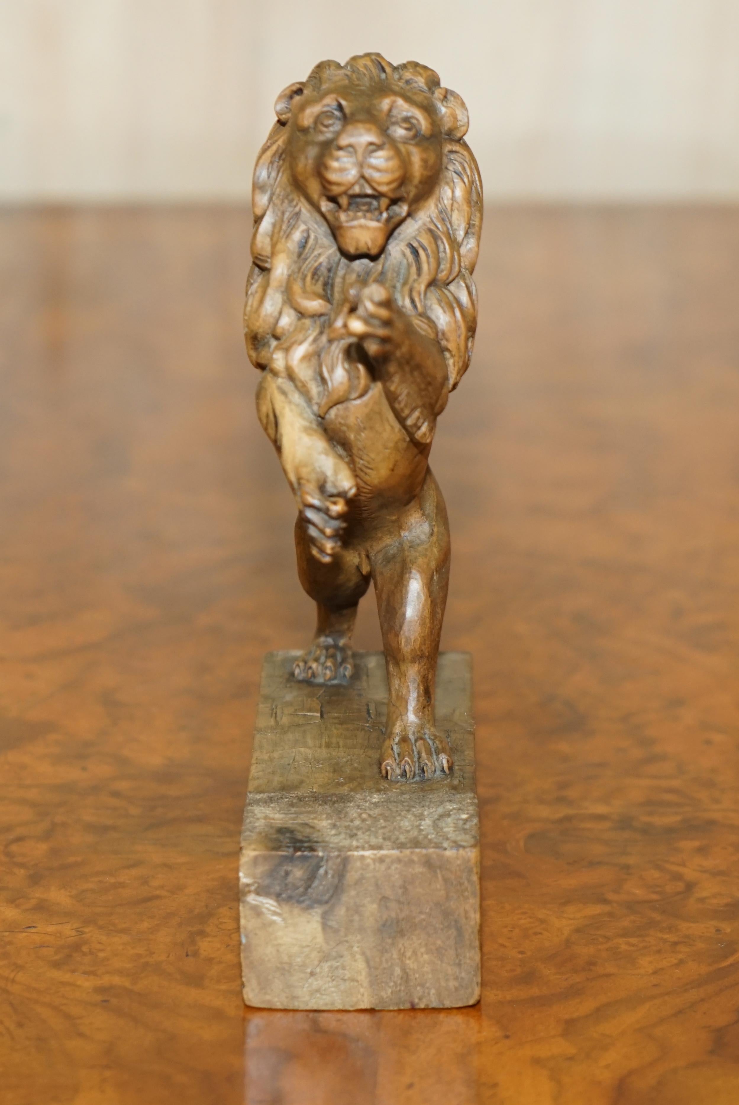 Wood Fine Antique circa 1800 Hand Carved Royal Armorial Lion from Coat of Arms Crest For Sale
