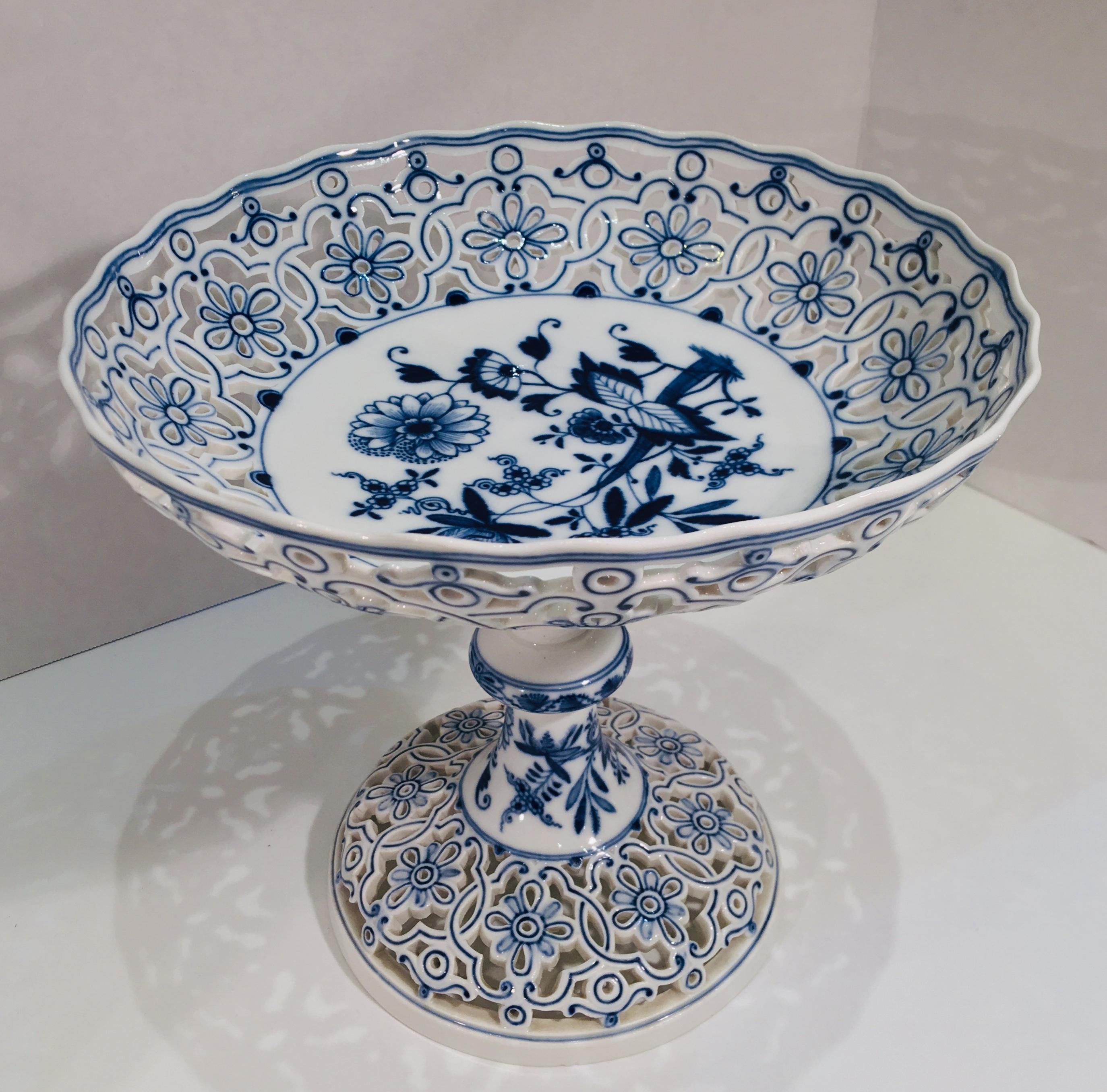 Feines antikes um 1815 Meissener Porzellan Blaues Zwiebelmuster durchbrochenes Kompott (18. Jahrhundert)
