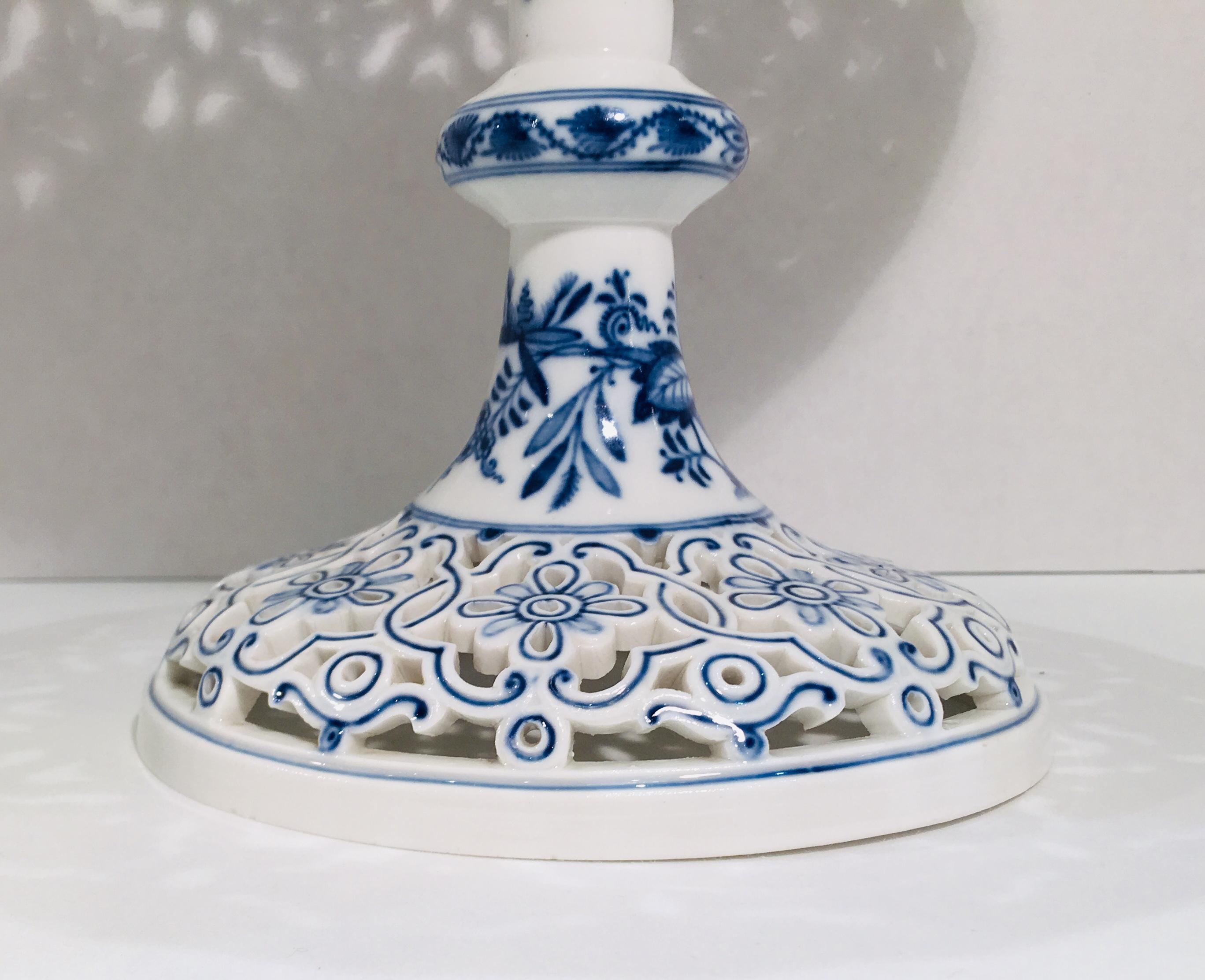 Fine Antique circa 1815 Meissen Porcelain Blue Onion Pattern Pierced Compote 4