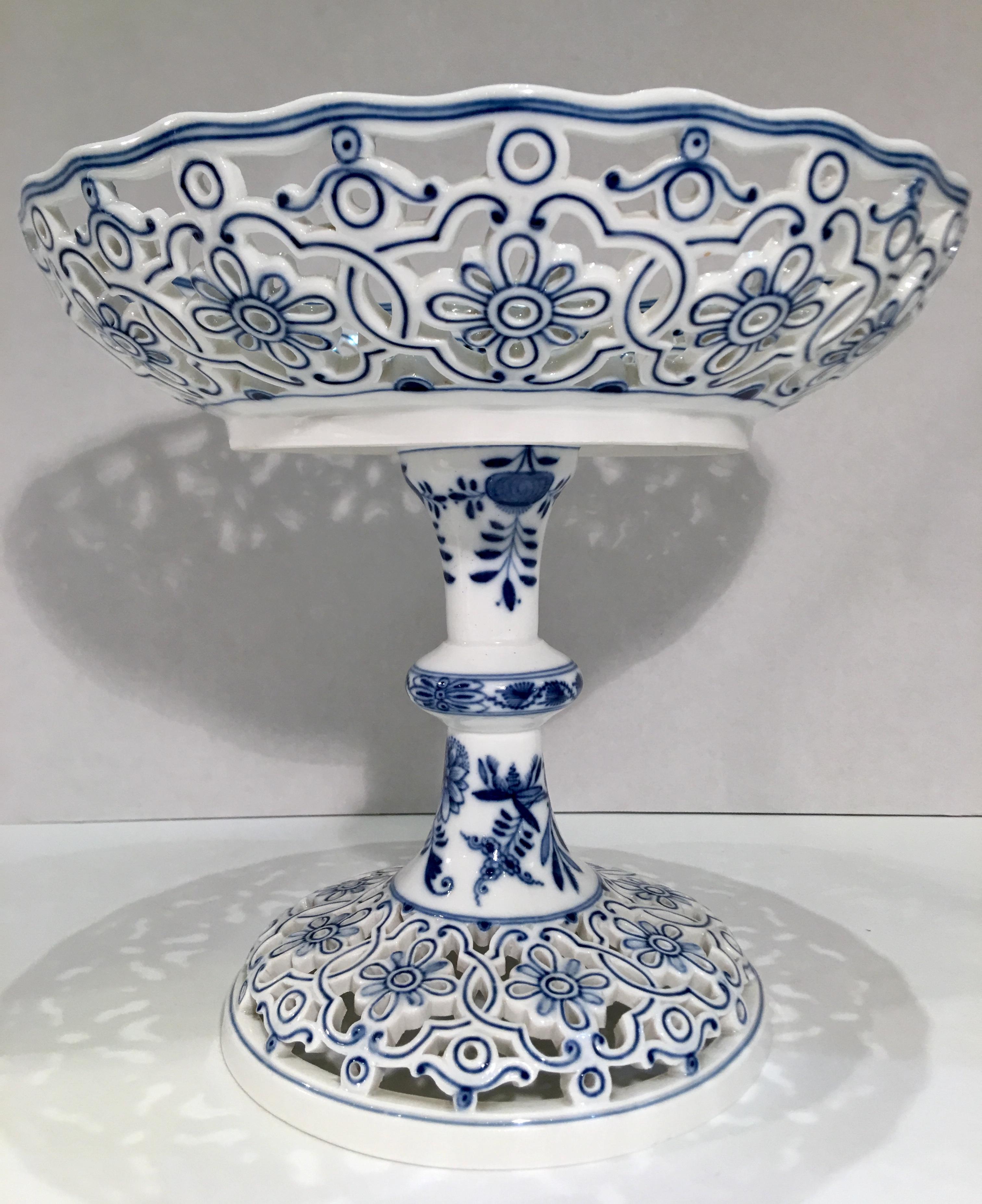 Very fine, elegant antique Meissen handmade and hand painted porcelain, pierced or reticulated, fanciful compote dish from 1815 in the 