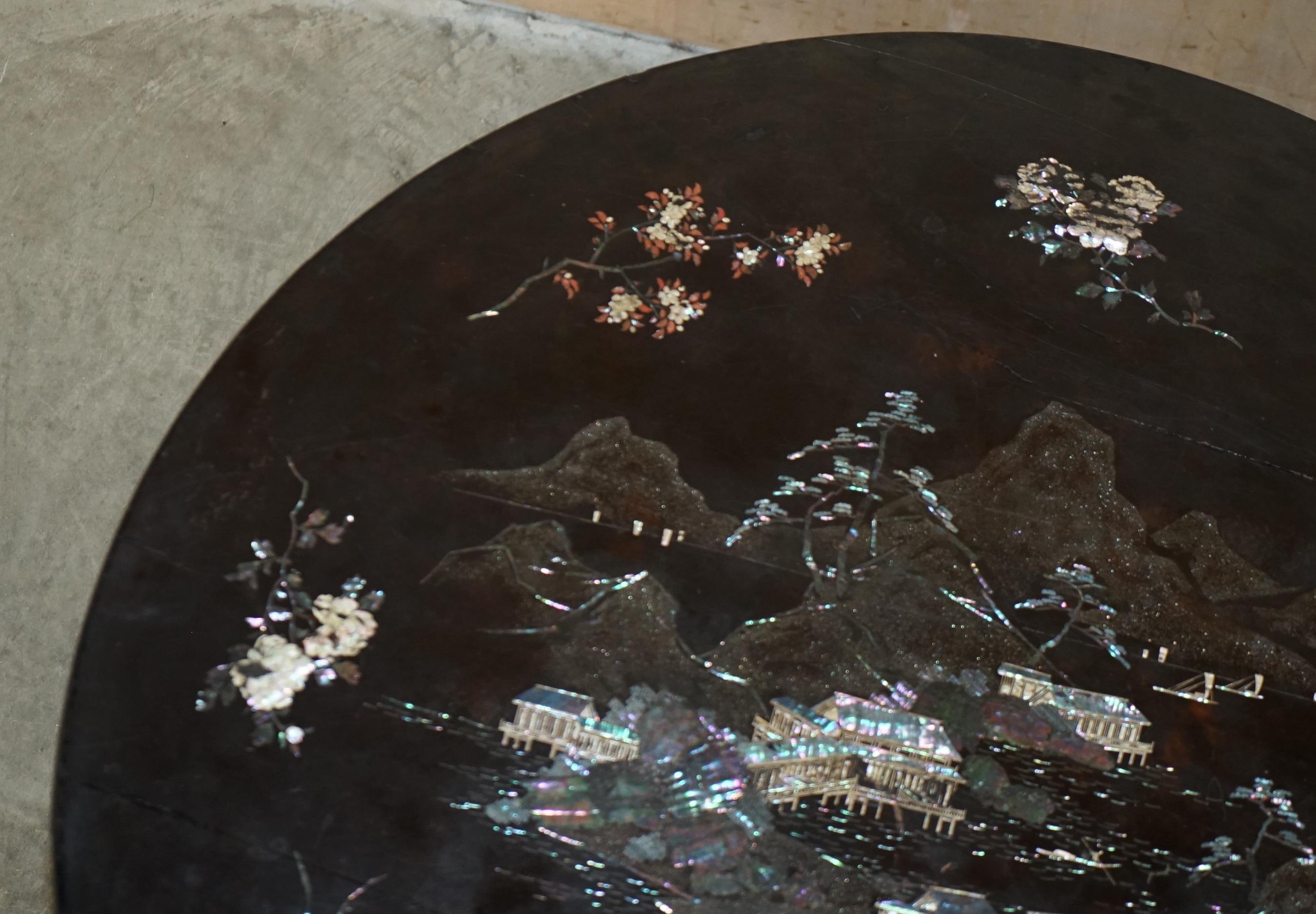 FINE ANTIQUE CIRCA 1820 CHINOISERIE MERE DE PERLE TABLE DE DINING CENTRALE en vente 6