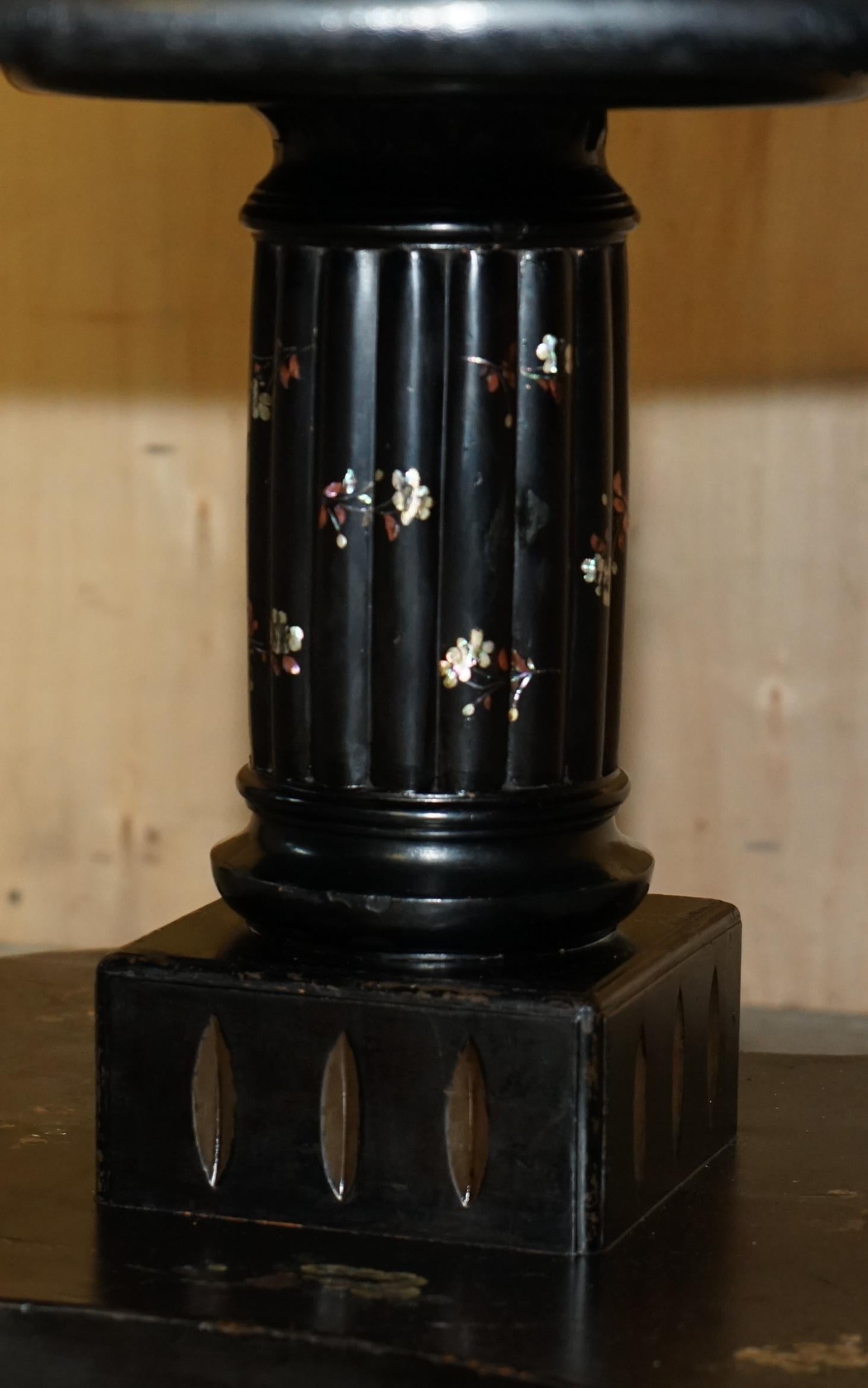 Bois de feuillus FINE ANTIQUE CIRCA 1820 CHINOISERIE MERE DE PERLE TABLE DE DINING CENTRALE en vente