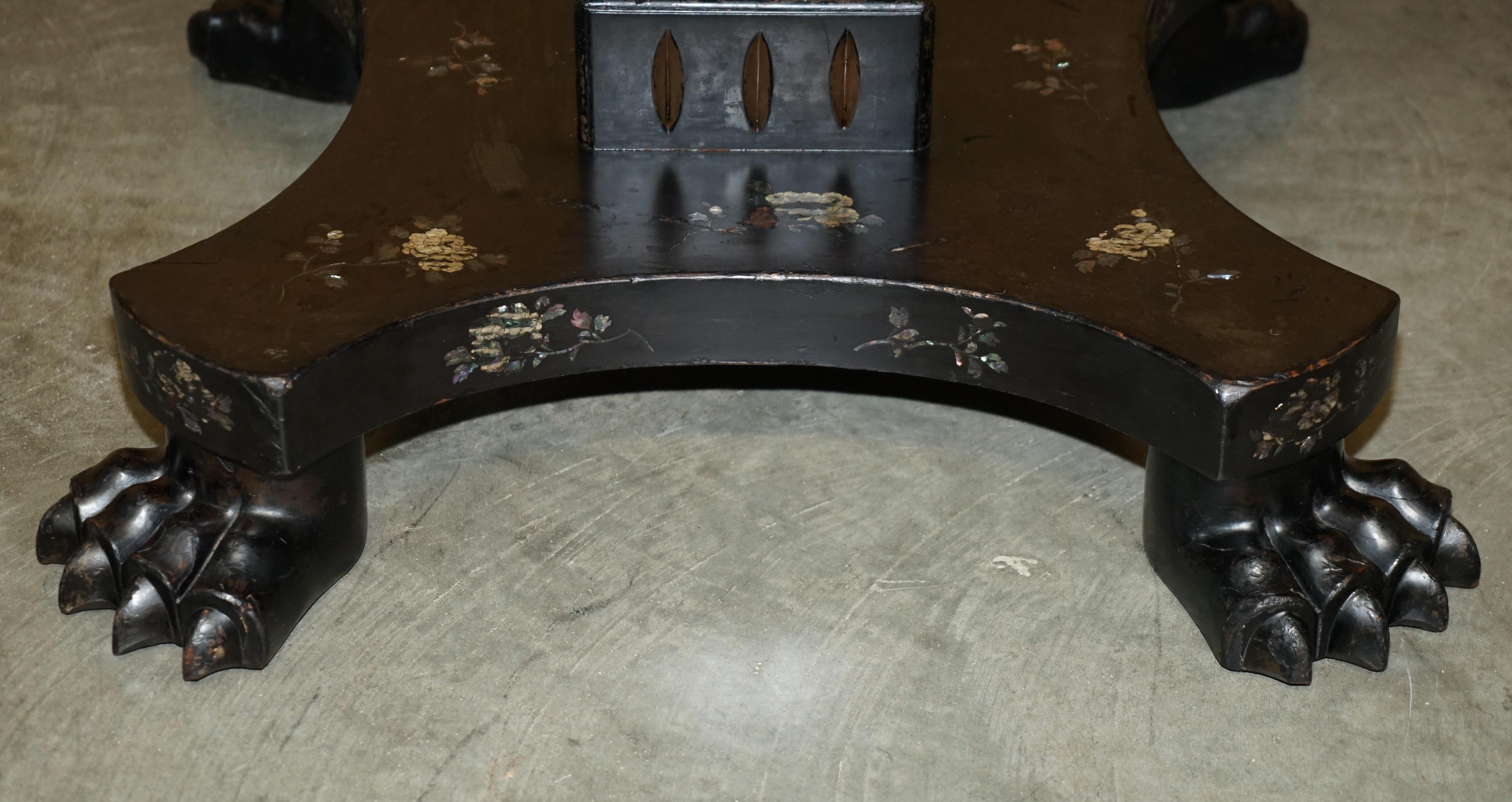 FINE ANTIQUE CIRCA 1820 CHiNESE CHINOISERIE MOTHER OF PEARL CENTRE DINING TABLE For Sale 2