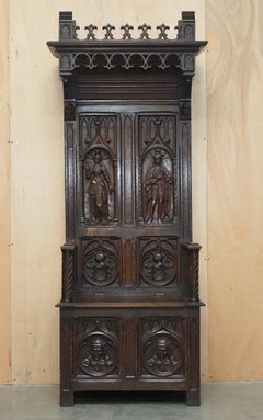 FINE ANTIQUE CiRCA 1860 JACOBEAN GOTHIC REVIVAL HAND CARVED PORTERS HALL CHAIR