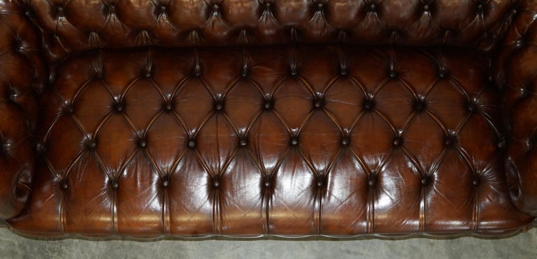 Fine Antique circa 1860 Jas Shoolbred Restored Brown Leather Chesterfield Sofa For Sale 2