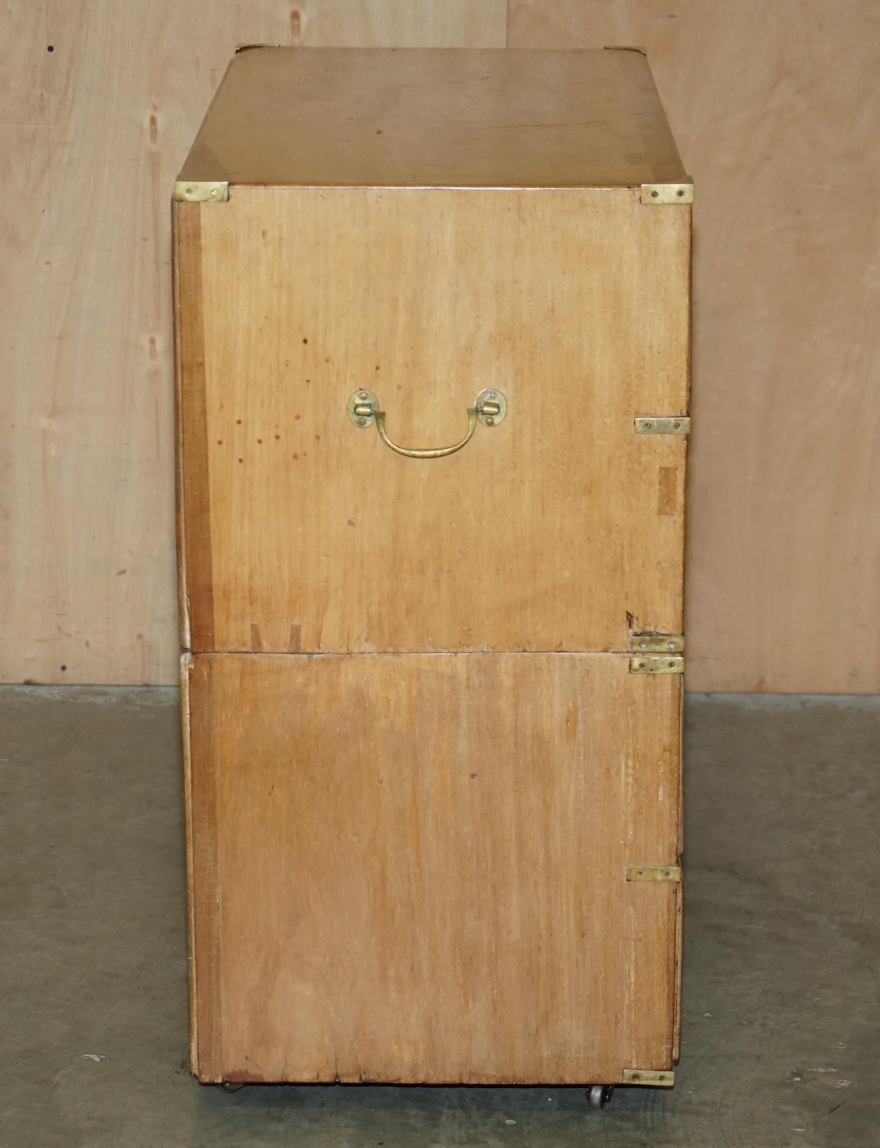 FINE ANTIQUE CIRCA 1880 ENGLISH SATINWOOD MILITARY CAMPAIGN CHEST OF DRAWERs 2