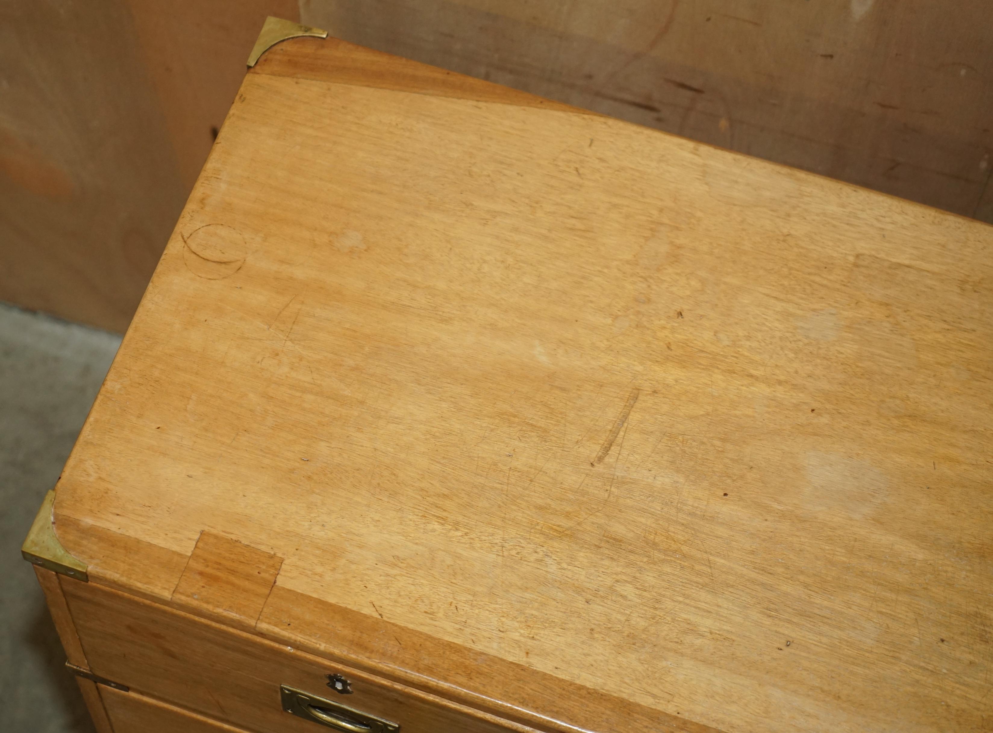FINE ANTIQUE CIRCA 1880 ENGLISH SATINWOOD MILITARY CAMPAIGN CHEST OF DRAWERs 10