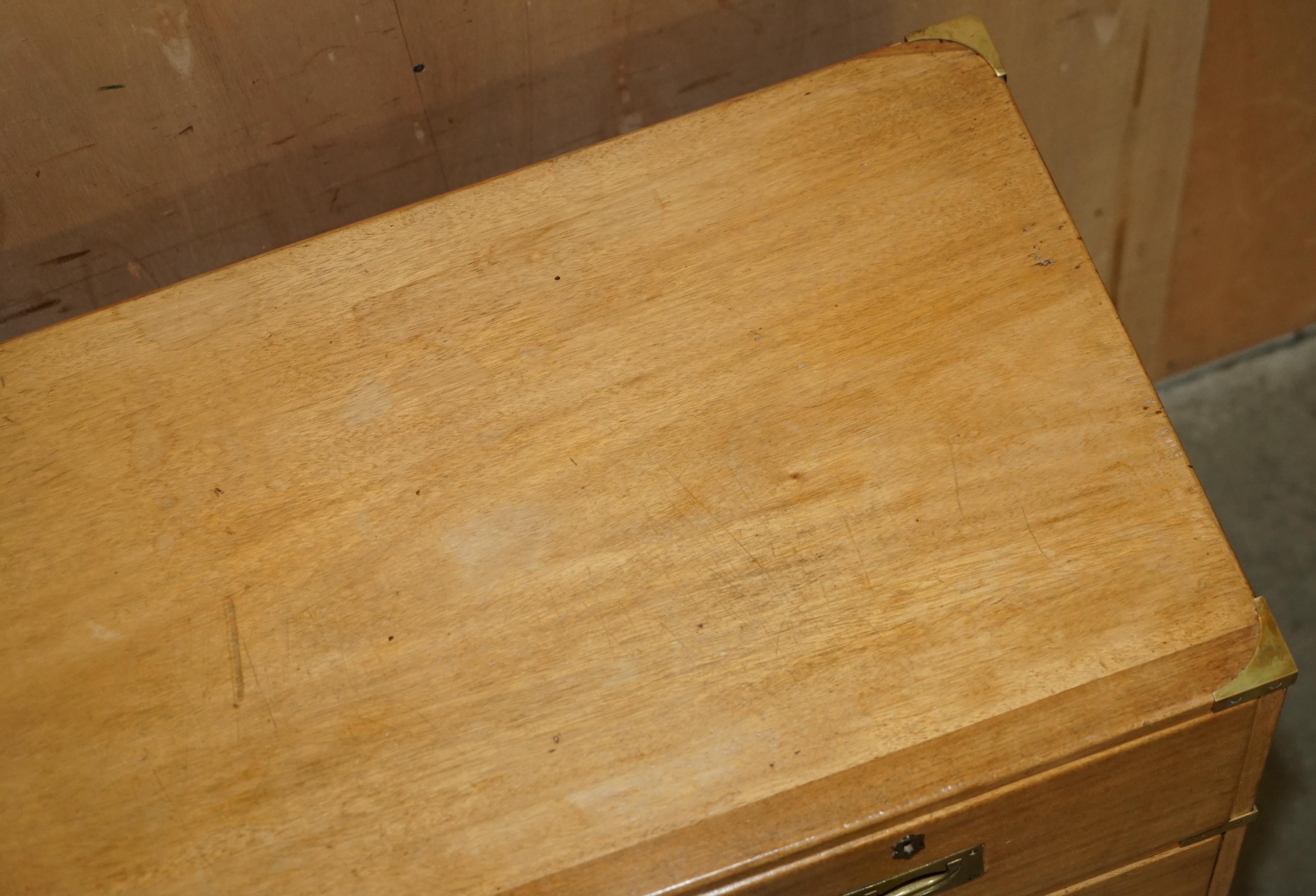 FINE ANTIQUE CIRCA 1880 ENGLISH SATINWOOD MILITARY CAMPAIGN CHEST OF DRAWERs 11