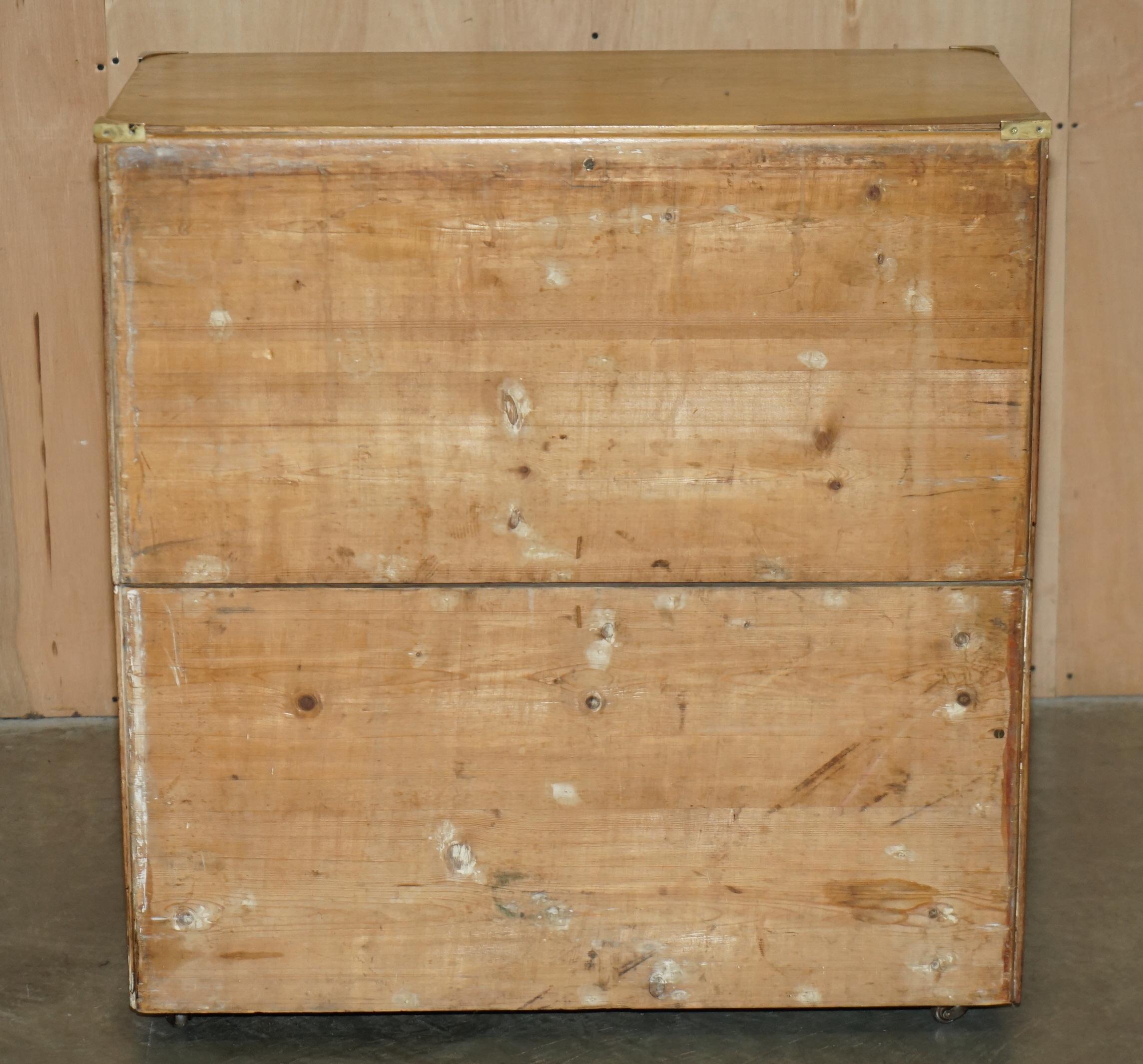 FINE ANTIQUE CIRCA 1880 ENGLISH SATINWOOD MILITARY CAMPAIGN CHEST OF DRAWERs In Distressed Condition In West Sussex, Pulborough