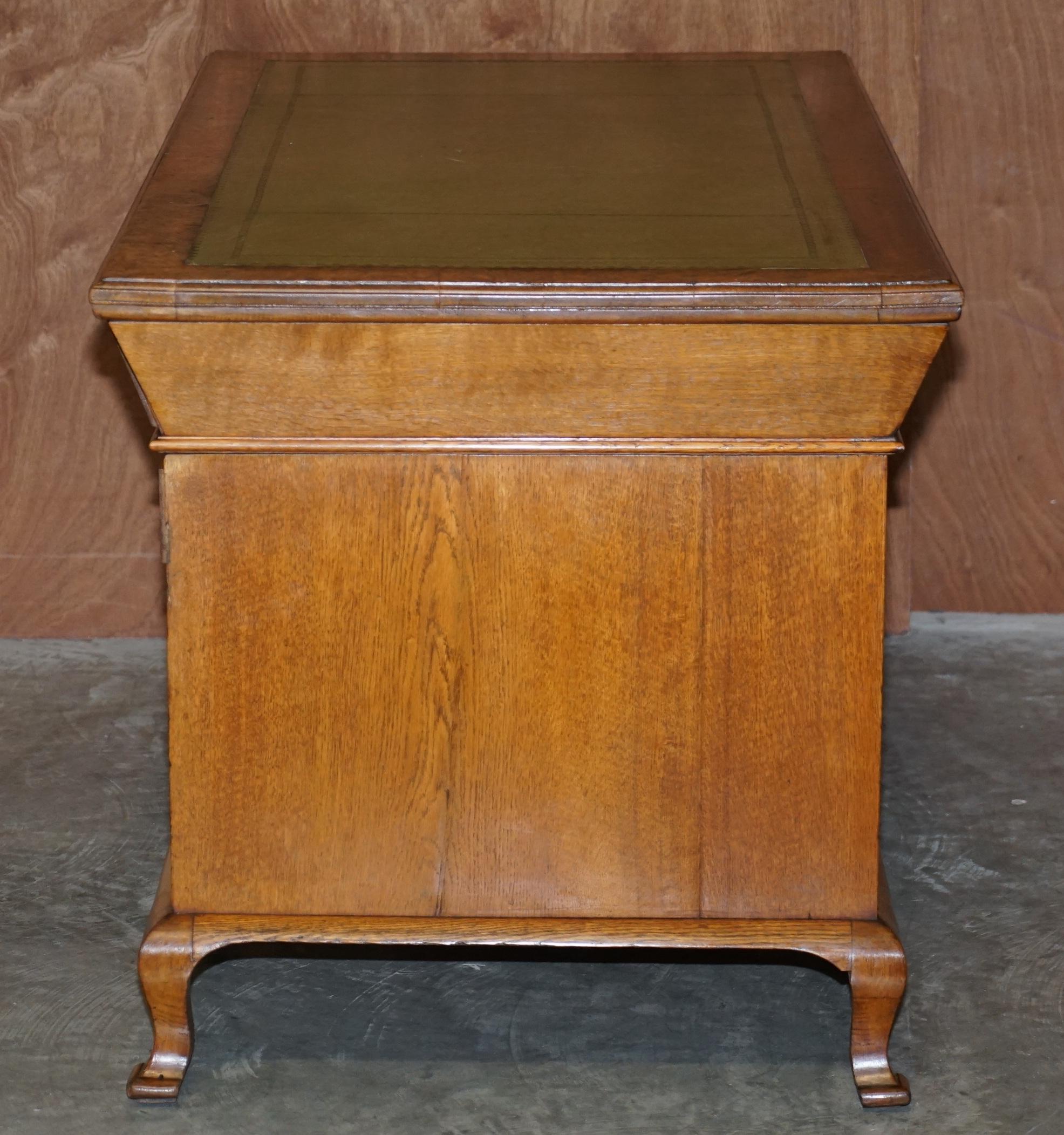 Ancien bureau d'associé en Oak Greene Greene, vers 1880, avec dessus en cuir vert en vente 8