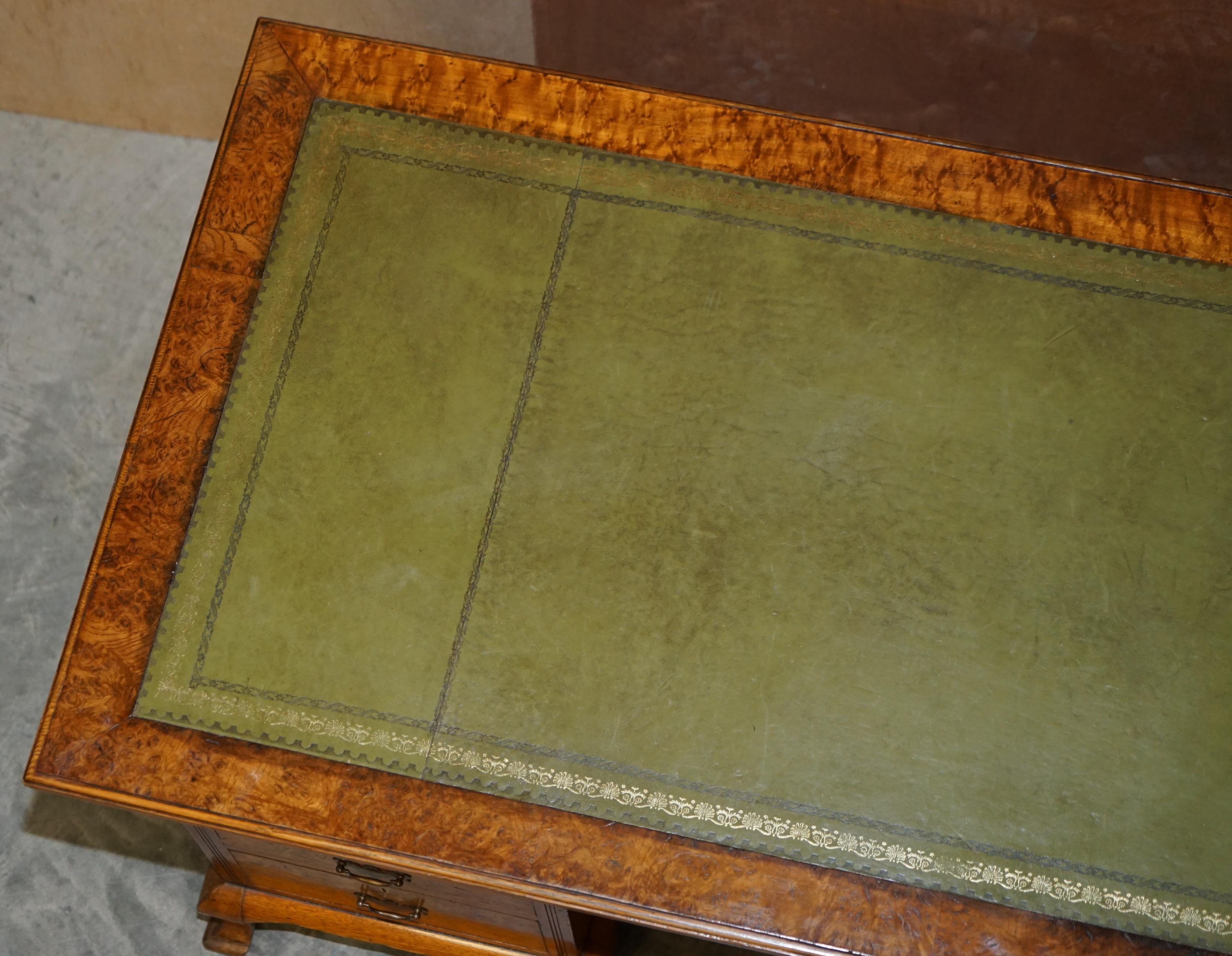 Ancien bureau d'associé en Oak Greene Greene, vers 1880, avec dessus en cuir vert en vente 2