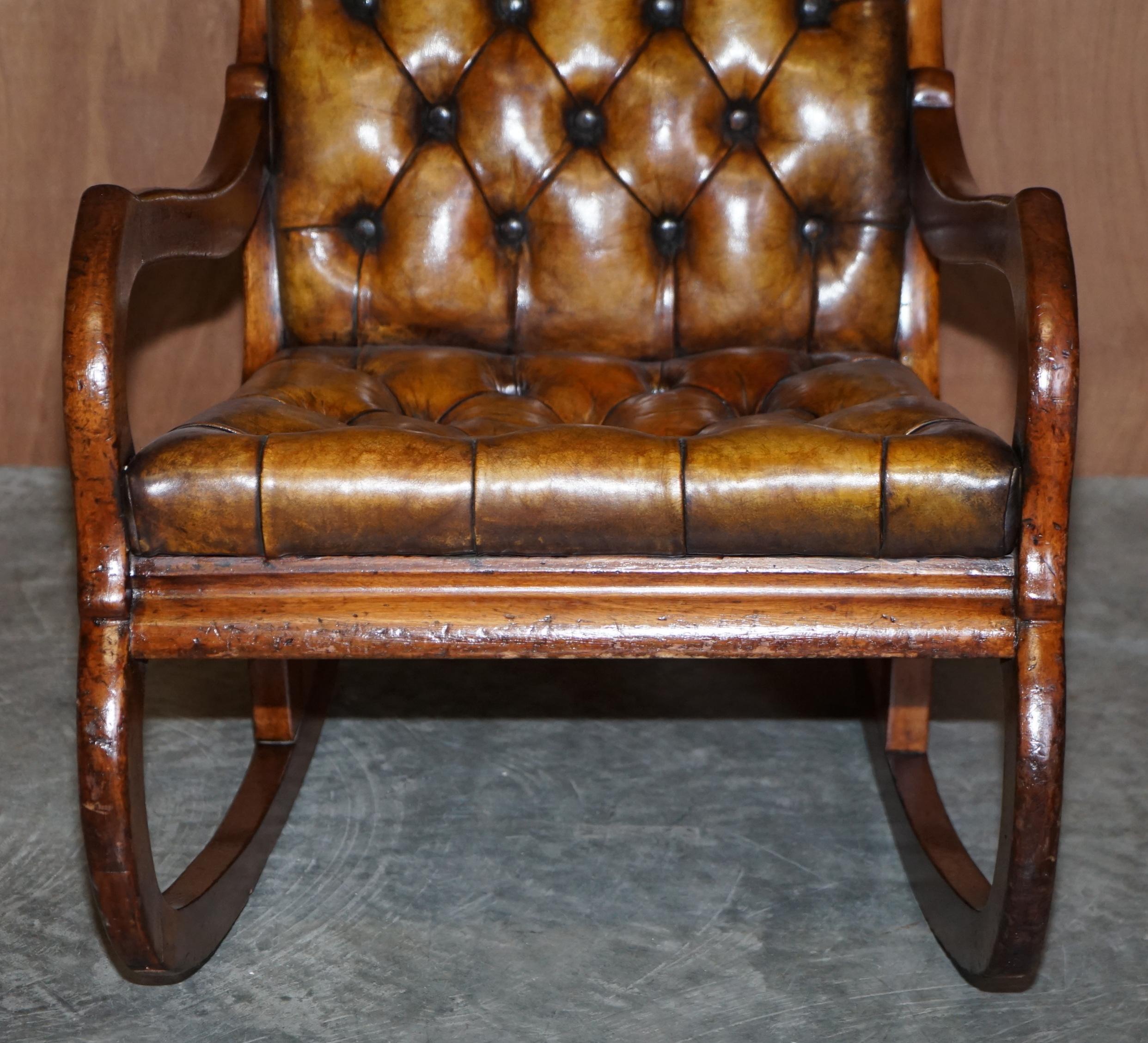 Early 20th Century FINE ANTIQUE CIRCA 1900 HAND CARVED CHESTERFIELD BROWN LEATHER ROCKiNG ARMCHAIR