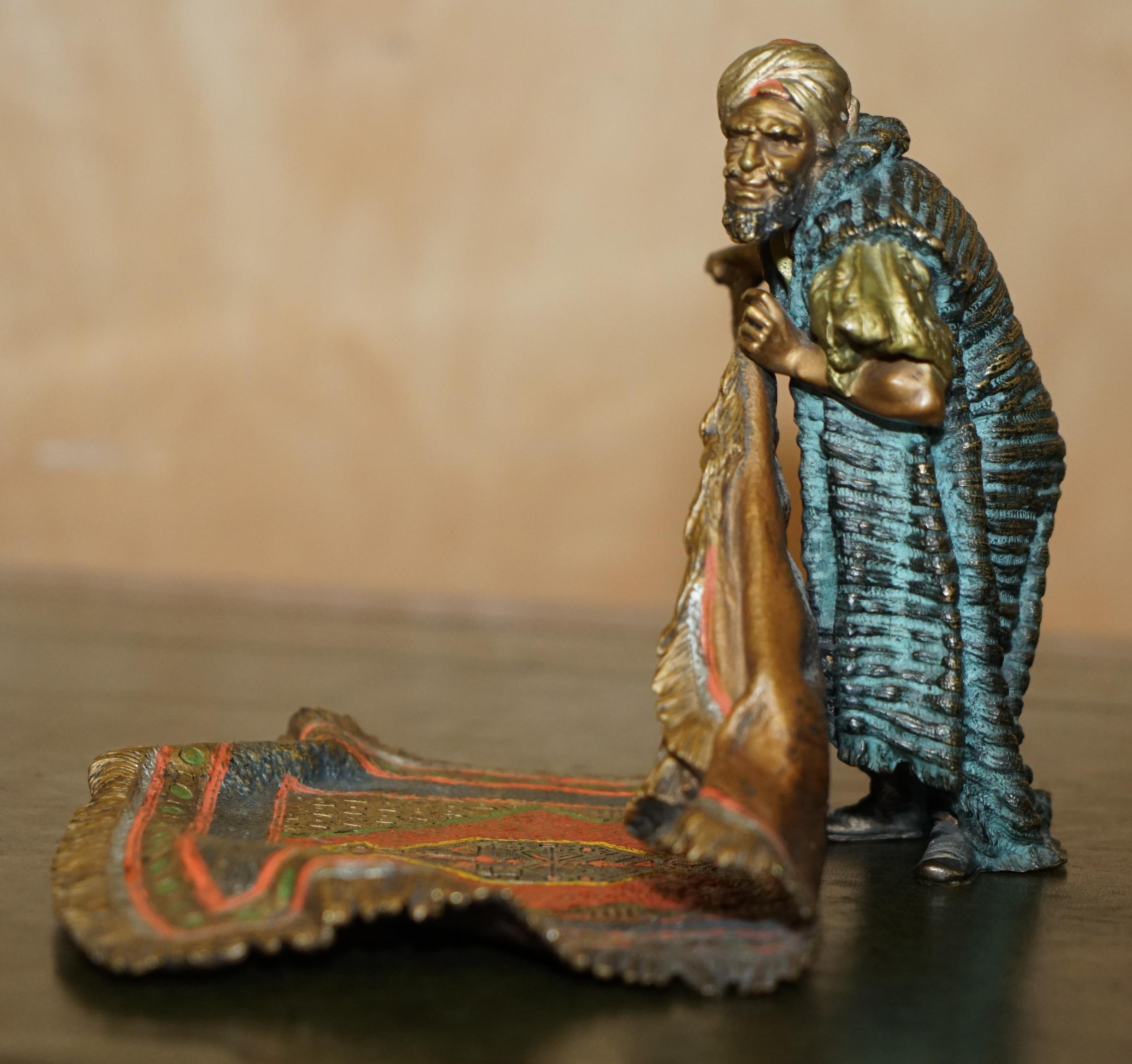FINE ANTIQUE CiRCA 1910 FRANZ BERGMAN COLD PAINTED BRONZE CARPET SELLER STATUE For Sale 3