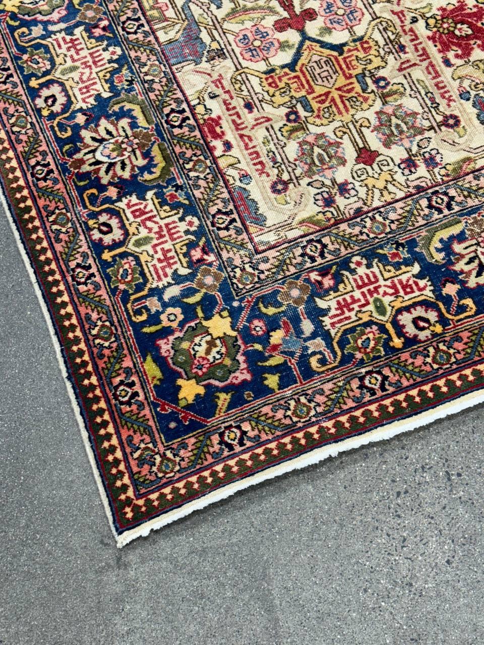 A Vintage Hand-Knotted Persian Sarouk Area Rug - 7'5 x 10'4.
