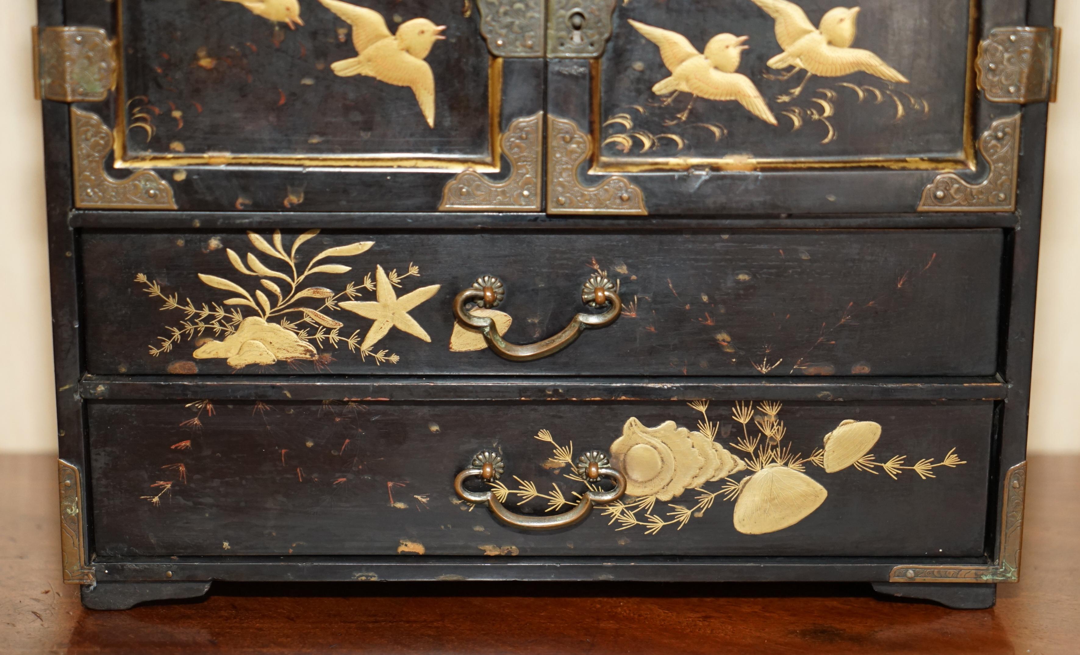 Early 20th Century Fine Antique Collectable Chinese Table Top Cabinet Jewellery Collectors Storage For Sale