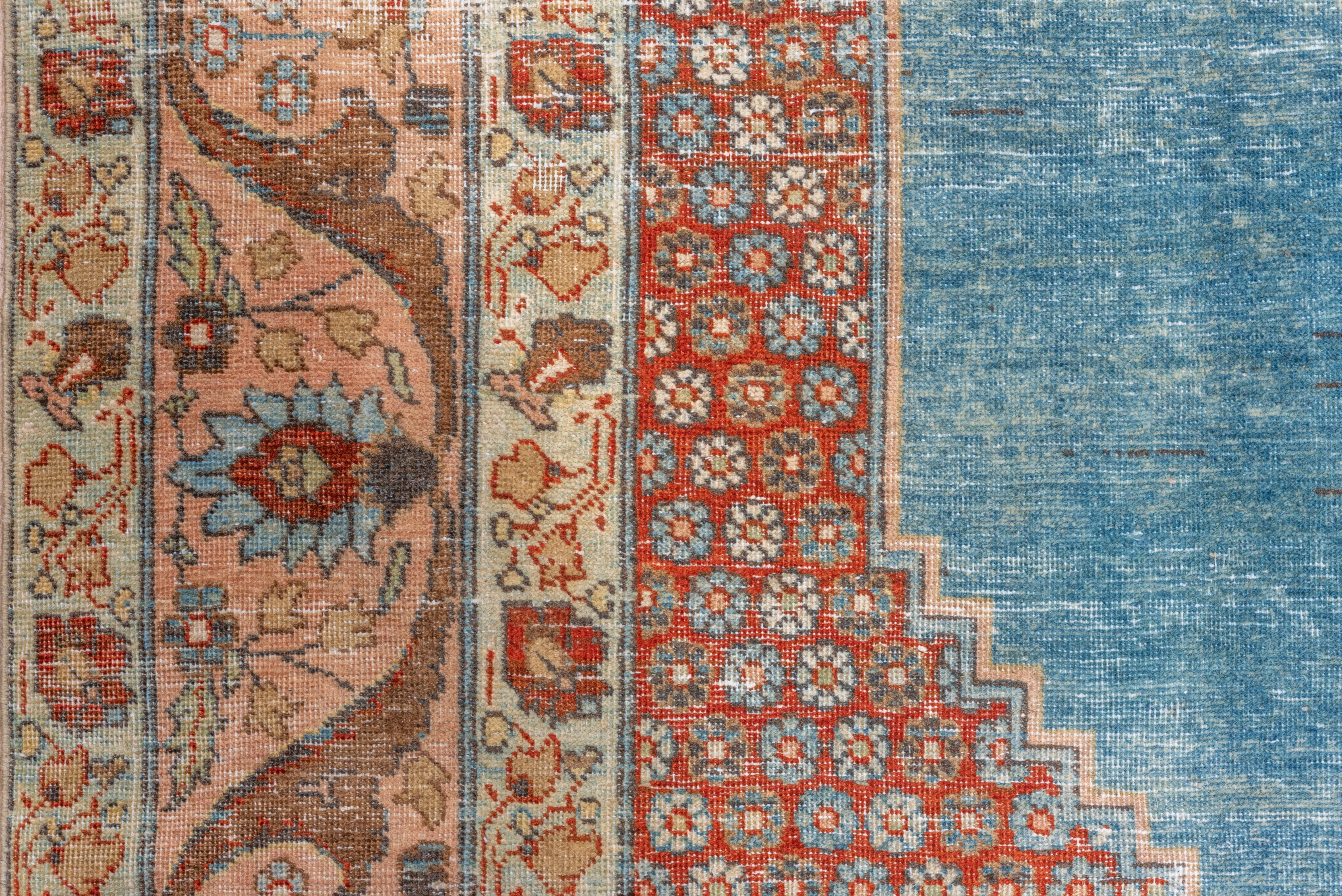 Laine Fine tapis Tabriz ancien coloré, champ intérieur bleu, champ extérieur à fleurs rouges en vente