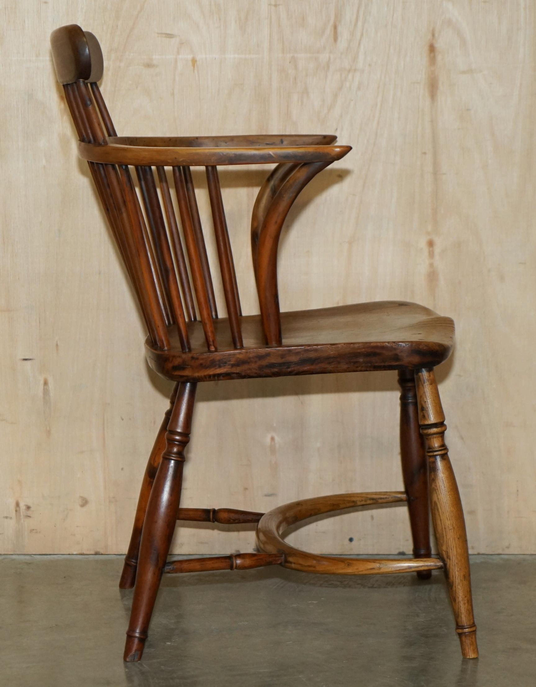 FINE ANTiQUE EARLY 19TH CENTURY BURR YEW WOOD & ELM COMB BACK WINDSOR ARMCHAIR For Sale 4
