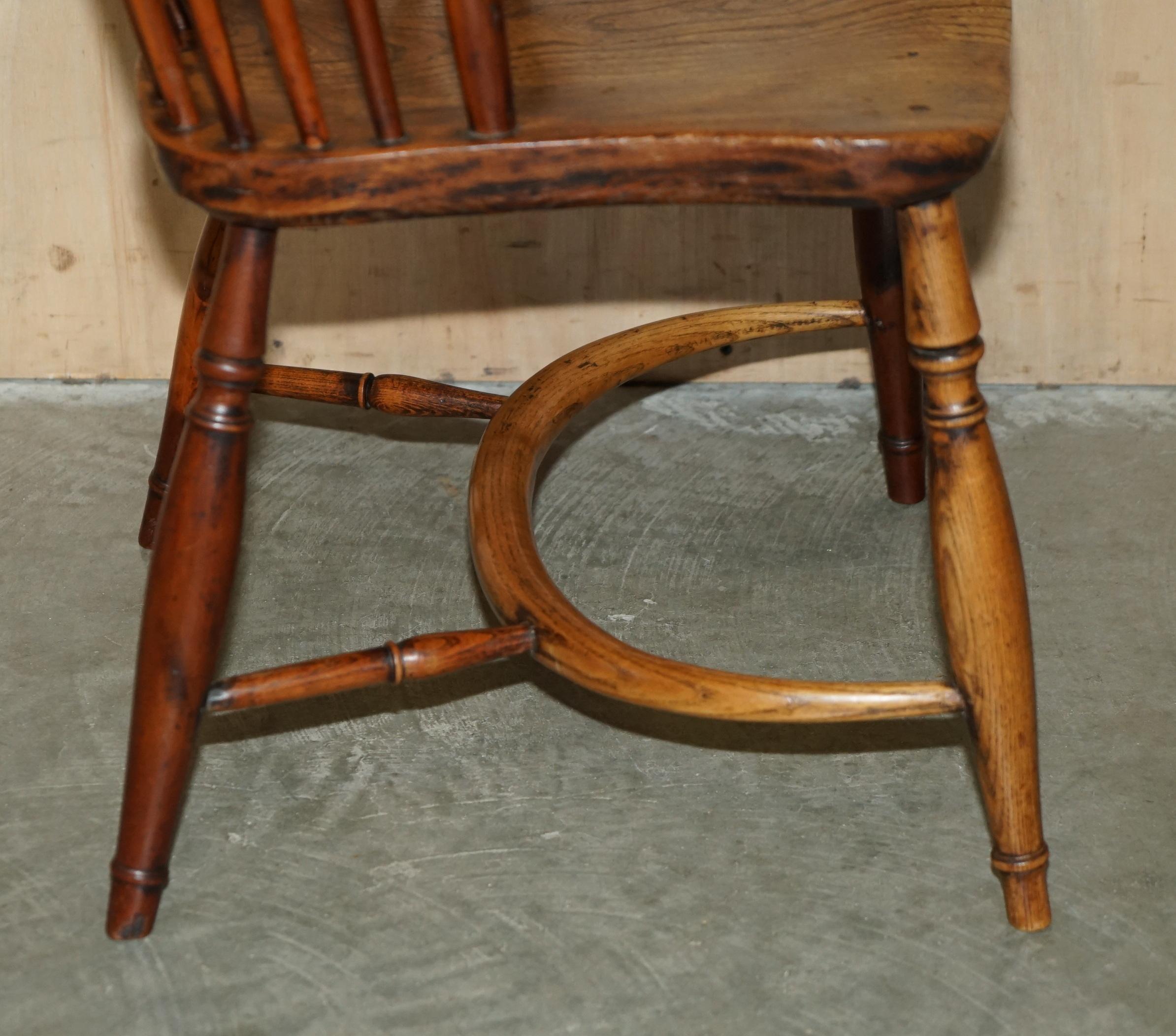 FINE ANTiQUE EARLY 19TH CENTURY BURR YEW WOOD & ELM COMB BACK WINDSOR ARMCHAIR For Sale 6