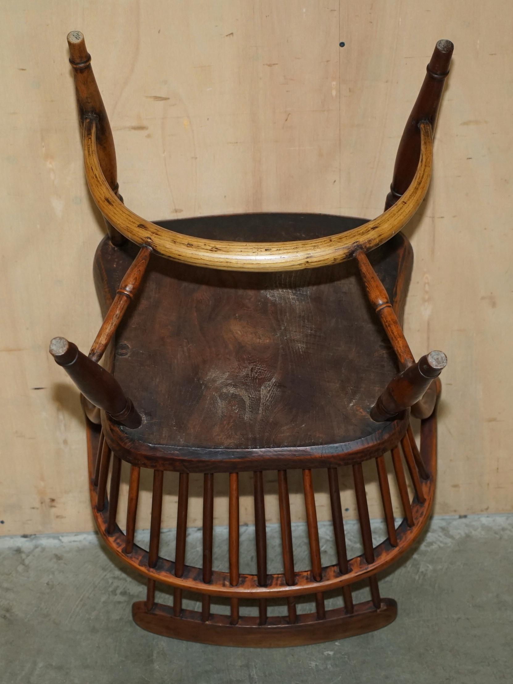 FINE ANTiQUE EARLY 19TH CENTURY BURR YEW WOOD & ELM COMB BACK WINDSOR ARMCHAIR For Sale 10
