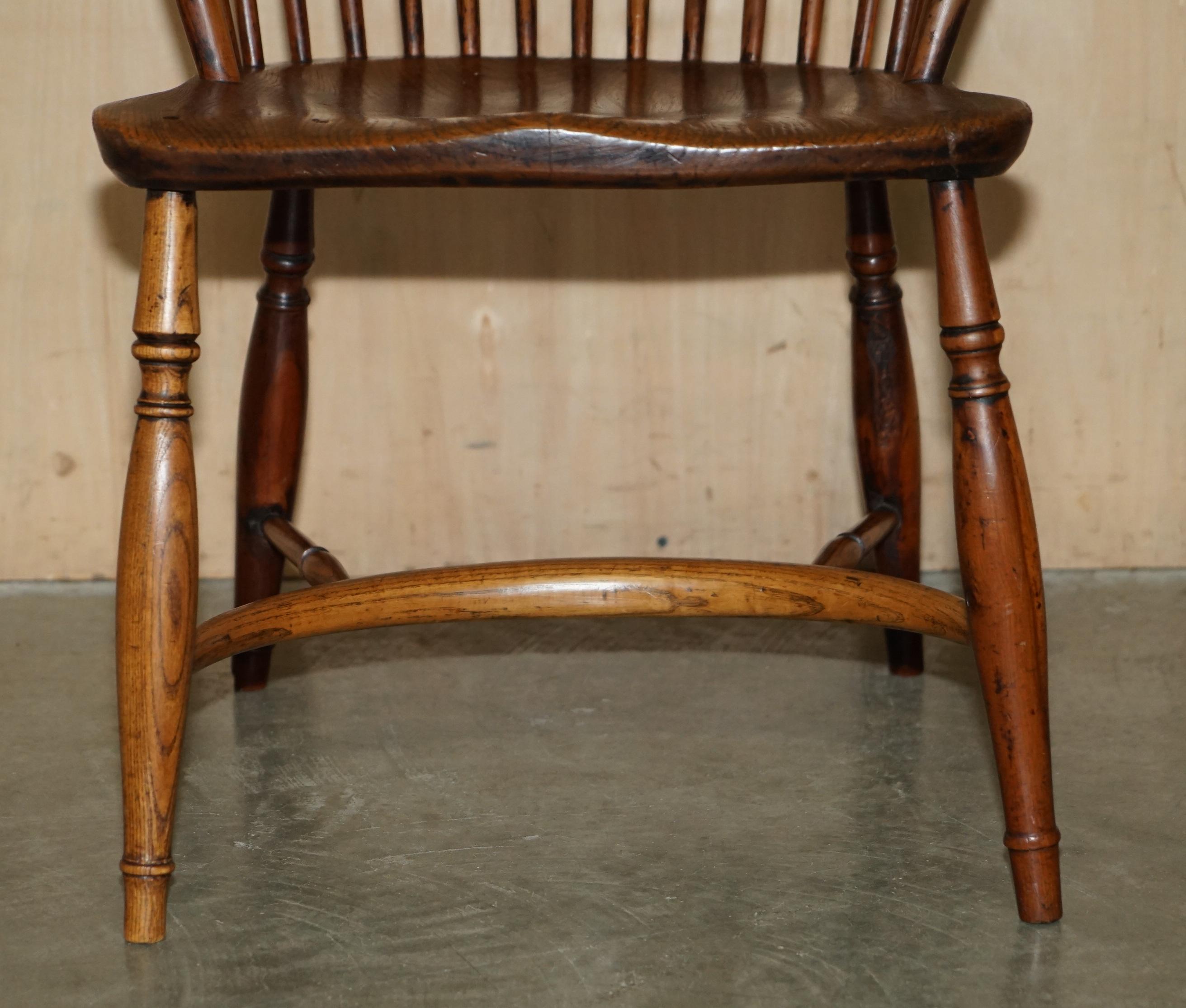 FINE ANTiQUE EARLY 19TH CENTURY BURR YEW WOOD & ELM COMB BACK WINDSOR ARMCHAIR For Sale 2