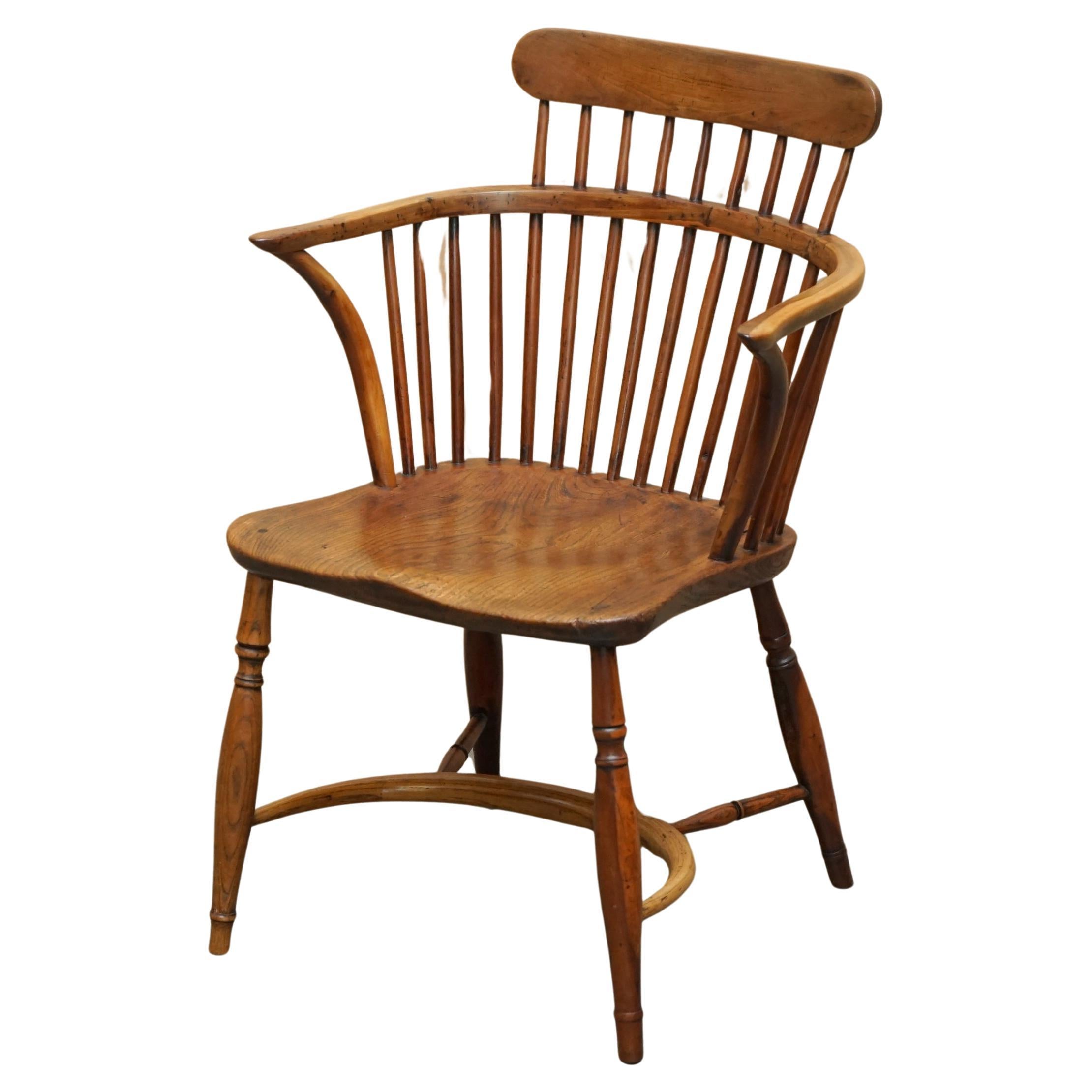 FINE ANTiQUE EARLY 19TH CENTURY BURR YEW WOOD & ELM COMB BACK WINDSOR ARMCHAIR For Sale