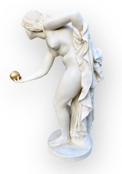 Figura antica dell'inizio del XX secolo in pario, donna con sfera d'oro
