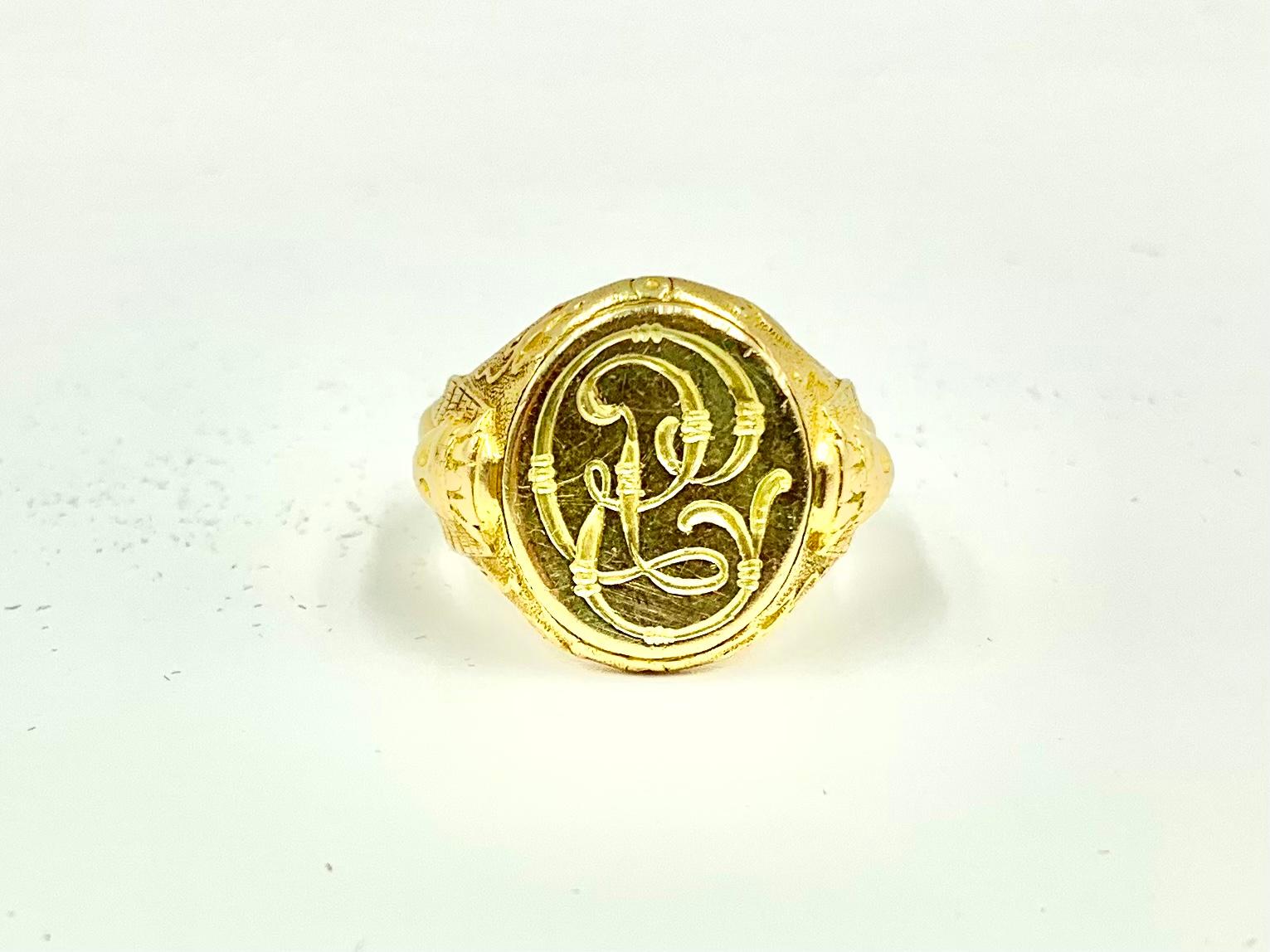Fine Antique Egyptian Revival Sphinx Motif 14K Yellow Gold Signet Ring For Sale 1