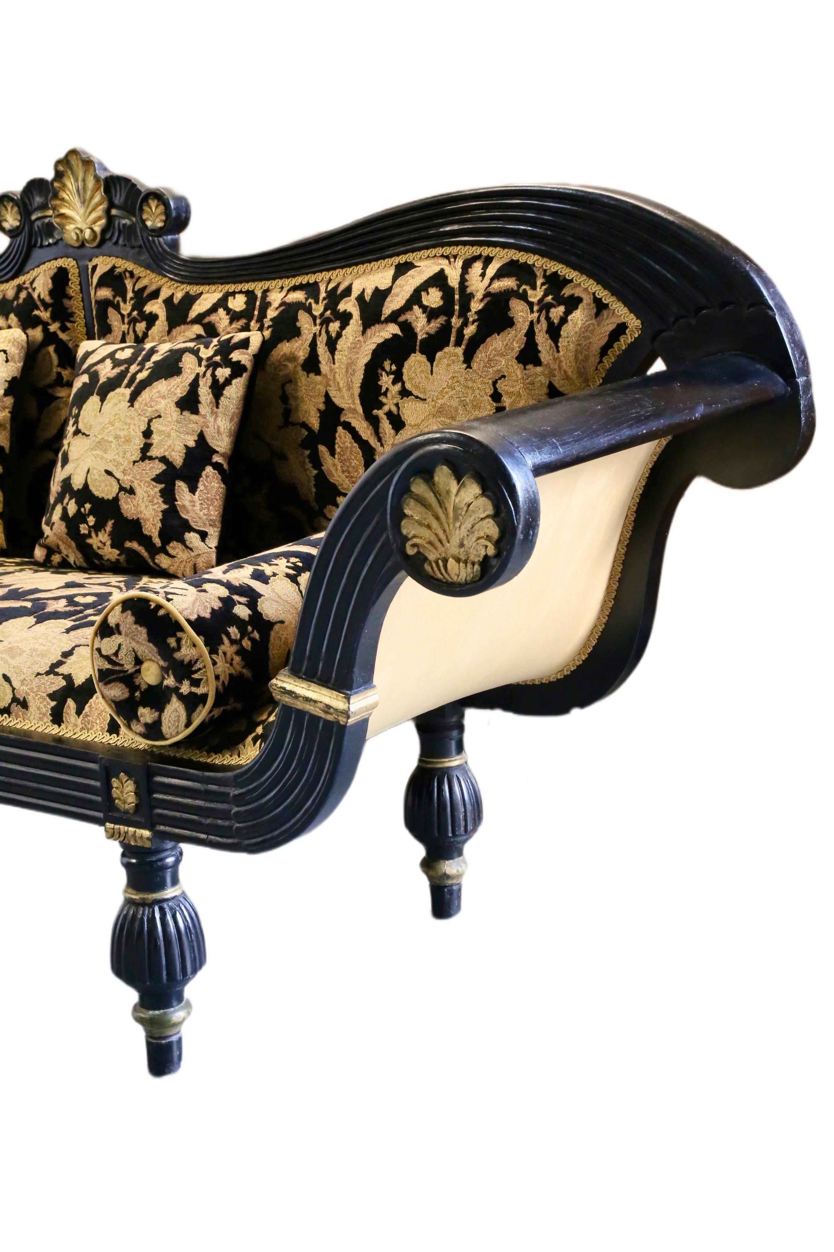 Feine antike Empire / Regency geschnitzt Ebonised Double Ended Couch (Britisch) im Angebot