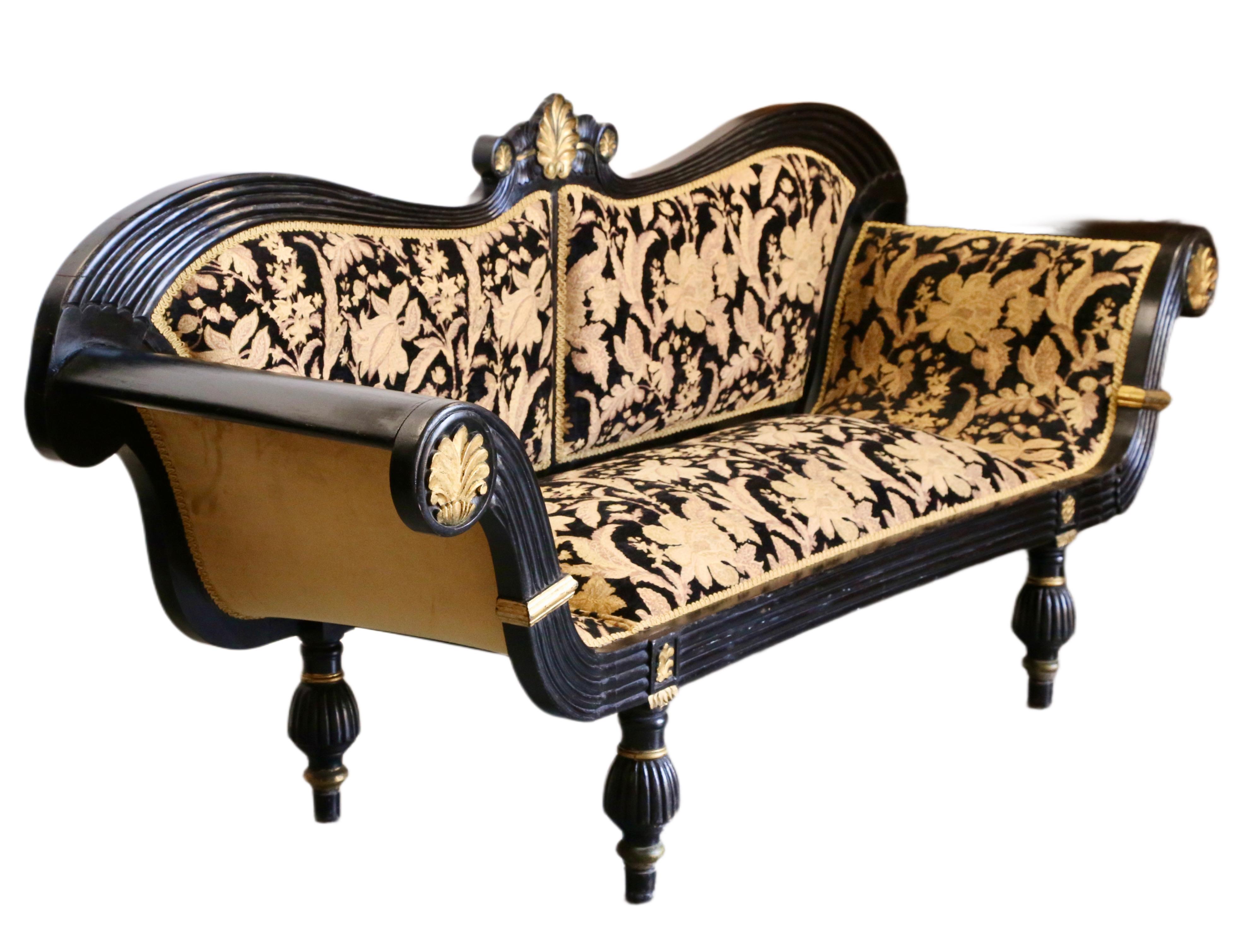 Feine antike Empire / Regency geschnitzt Ebonised Double Ended Couch (Samt) im Angebot