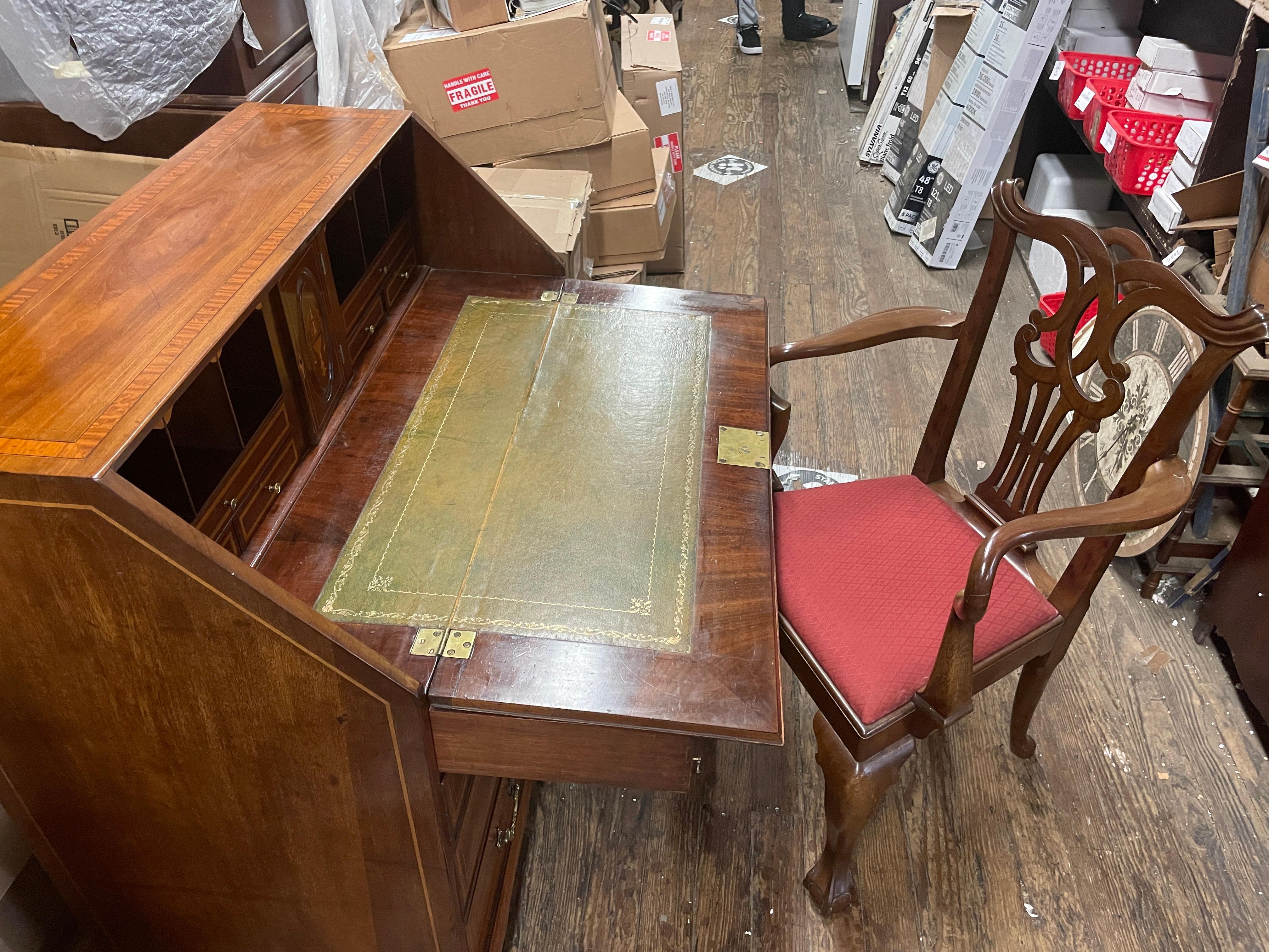 Sillón antiguo inglés de nogal macizo tallado estilo Chippendale Hecho a mano en venta