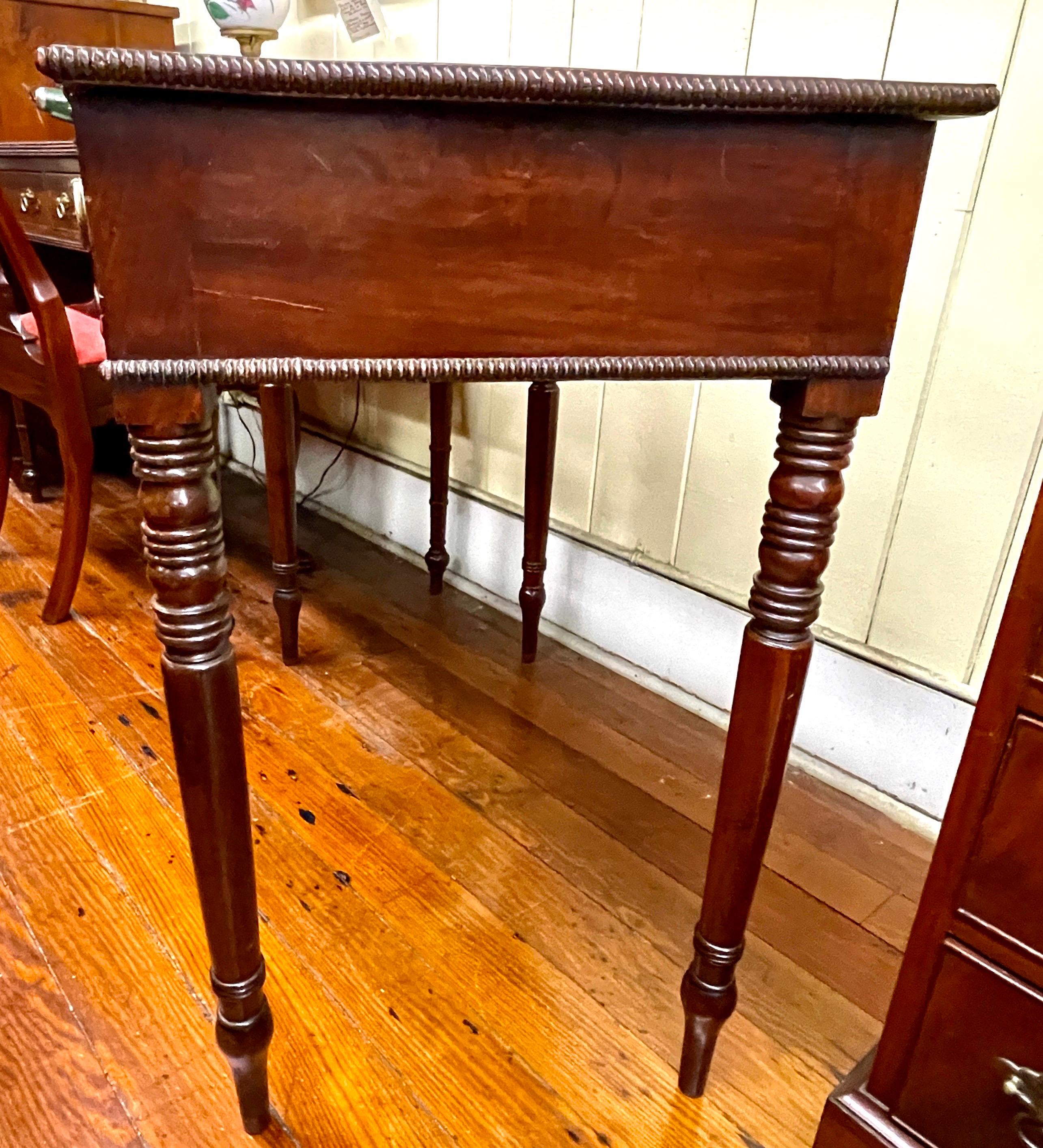 Fine Antique English Geo. III Figured Mahog. Sheraton Style 2-Drawer Side Table In Good Condition For Sale In Charleston, SC