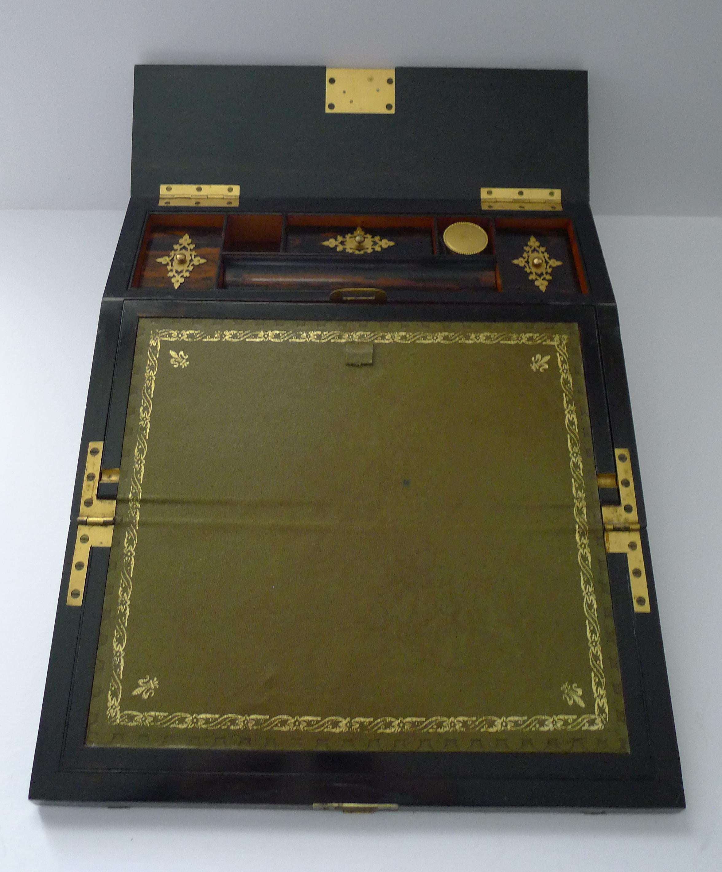 Antiker englischer Coromandel-Lappen-Schreibtisch aus vergoldeter Bronze im Angebot 4