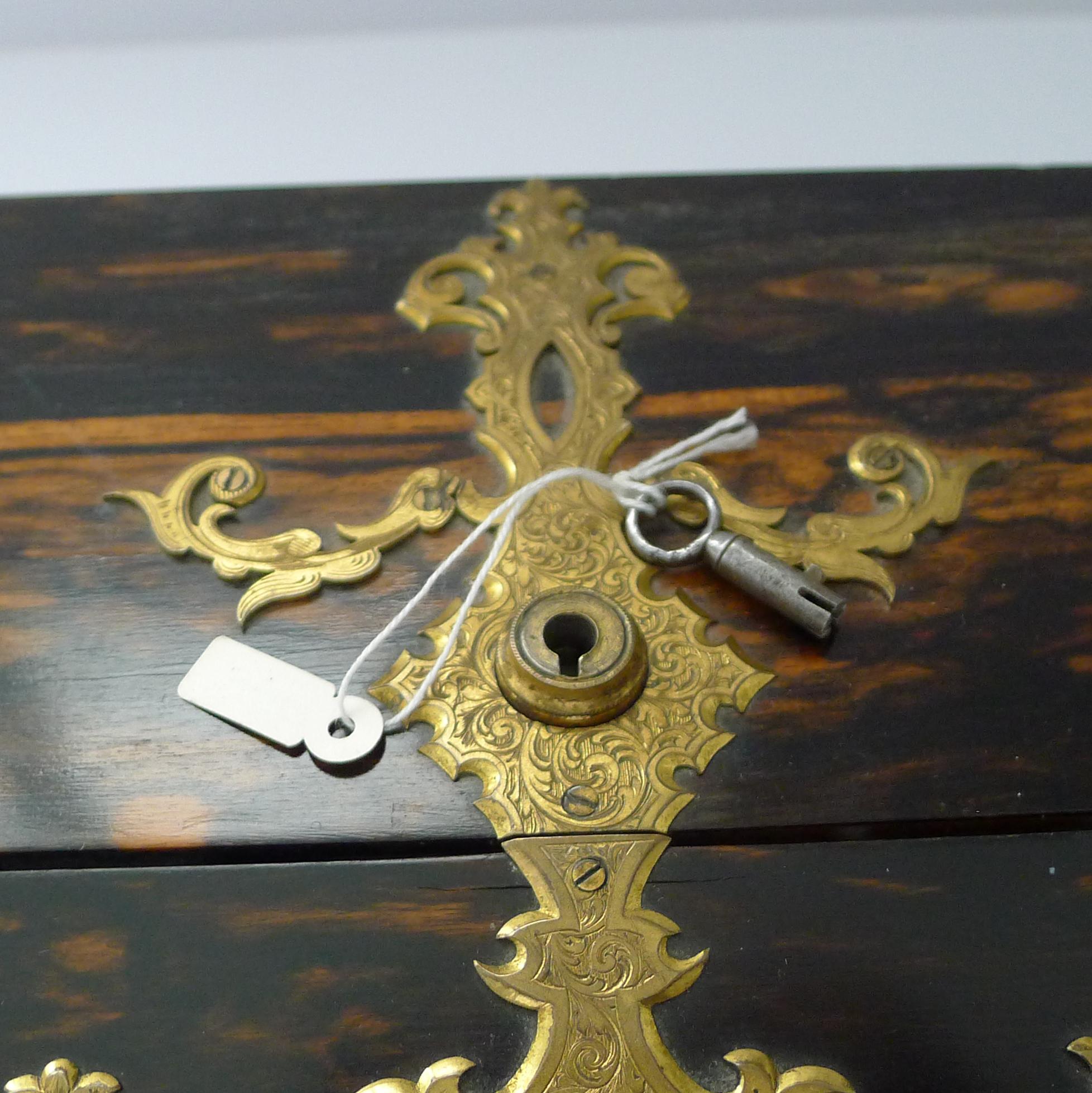 Antiker englischer Coromandel-Lappen-Schreibtisch aus vergoldeter Bronze im Angebot 5