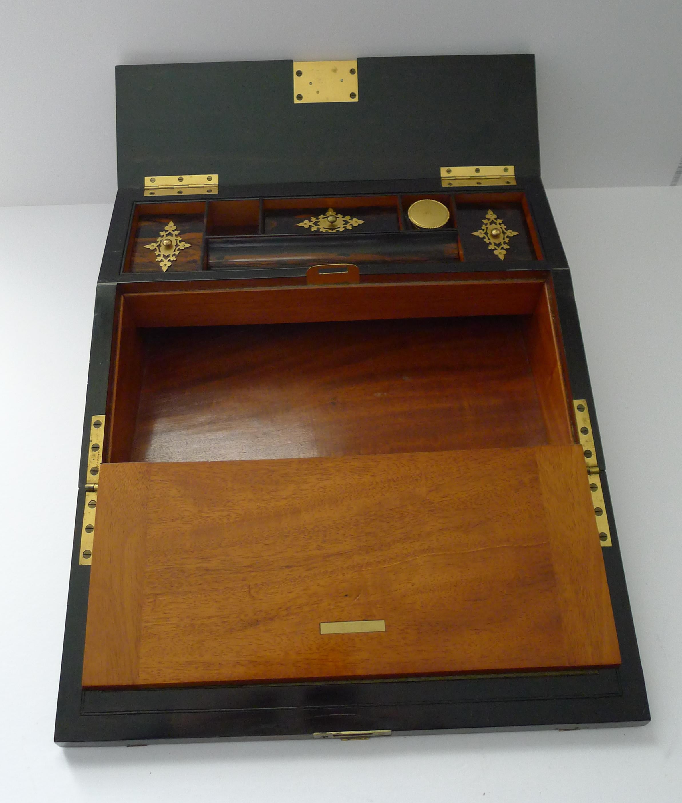 Antiker englischer Coromandel-Lappen-Schreibtisch aus vergoldeter Bronze im Angebot 2