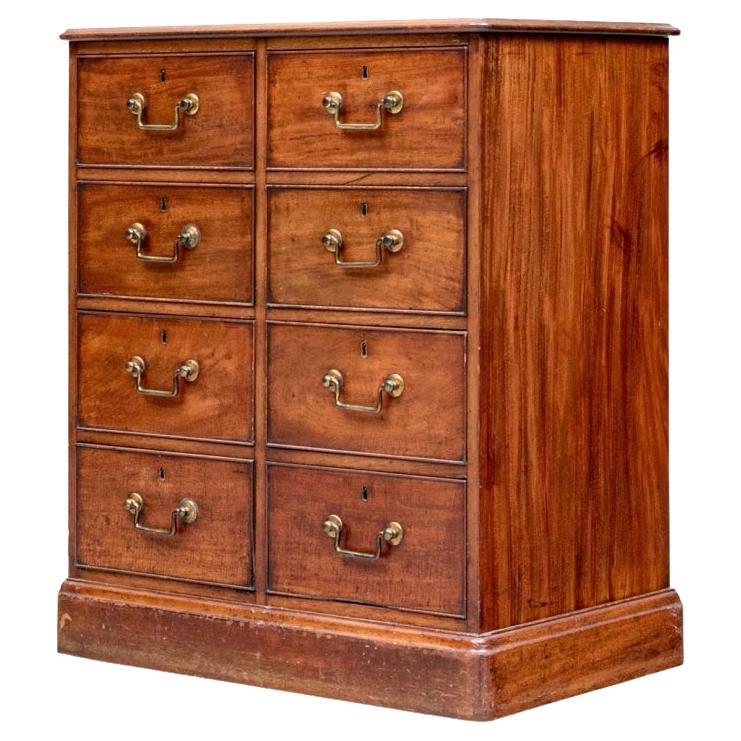 Fine Antique English Mahogany Eight Drawer Chest in vendita