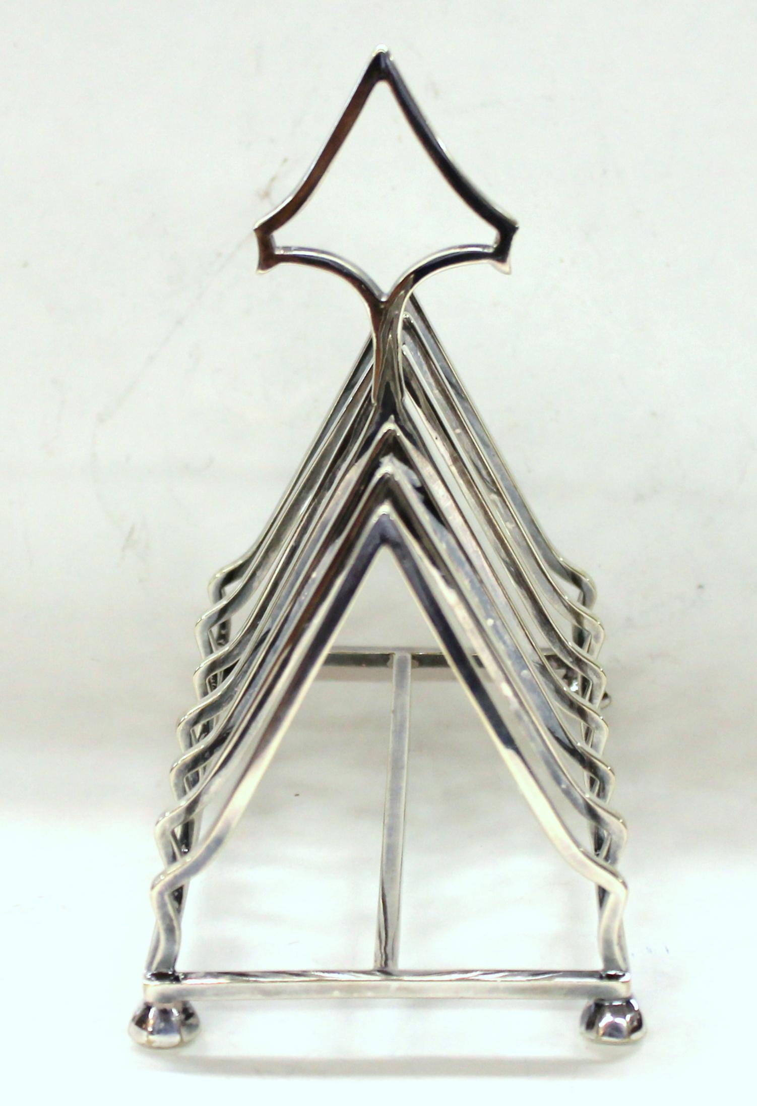 Fine Antique English Silver Plate Seven-Bar Triangular Shape Toast / Letter Rack In Excellent Condition In Charleston, SC