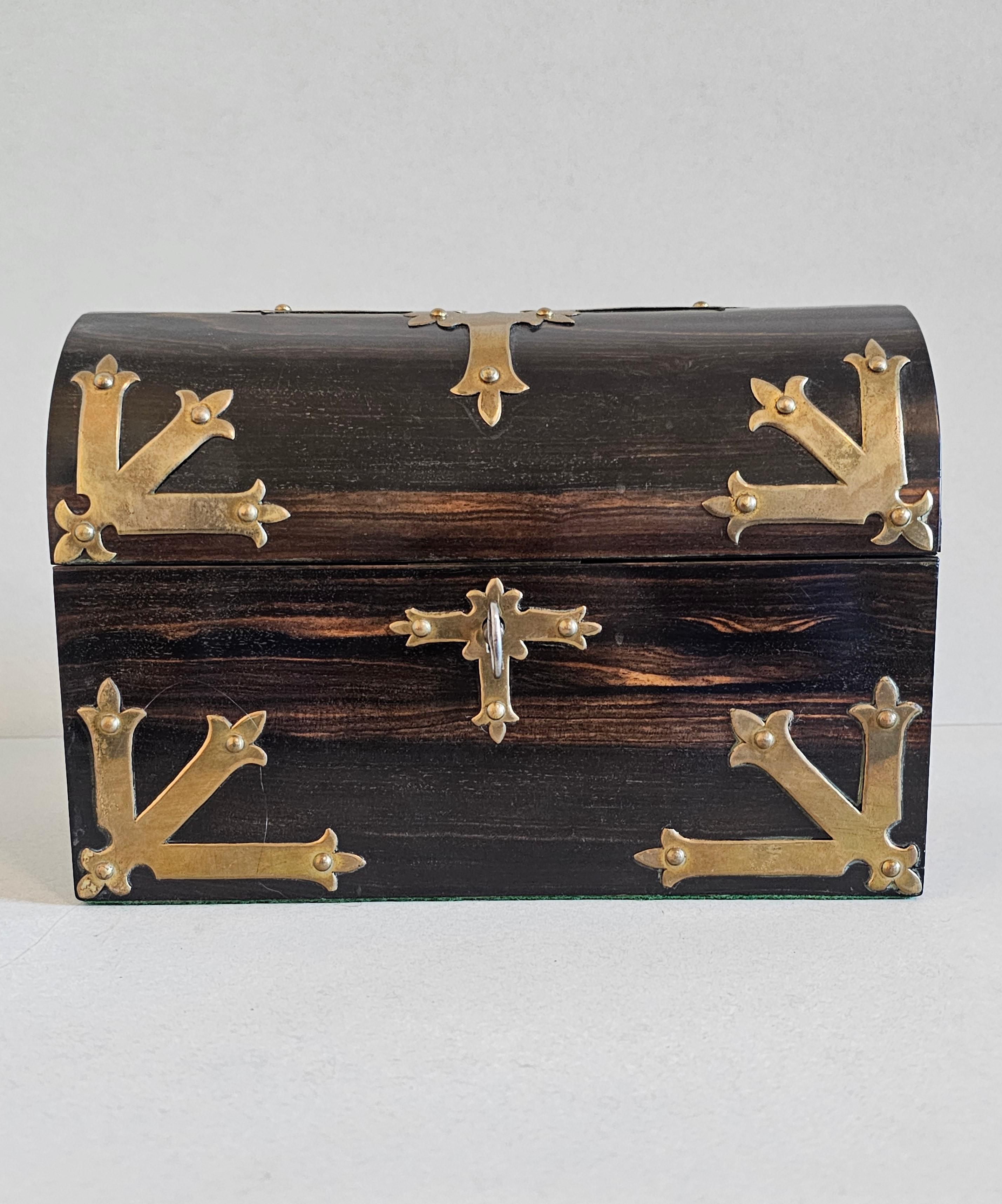A stunning very fine quality antique English stationary box in striking exotic hardwood coromandel / madagascar ebony. circa 1880

Exquisitely hand-crafted in England in the 19th century, attributed to one of London's finest decorative box, tea