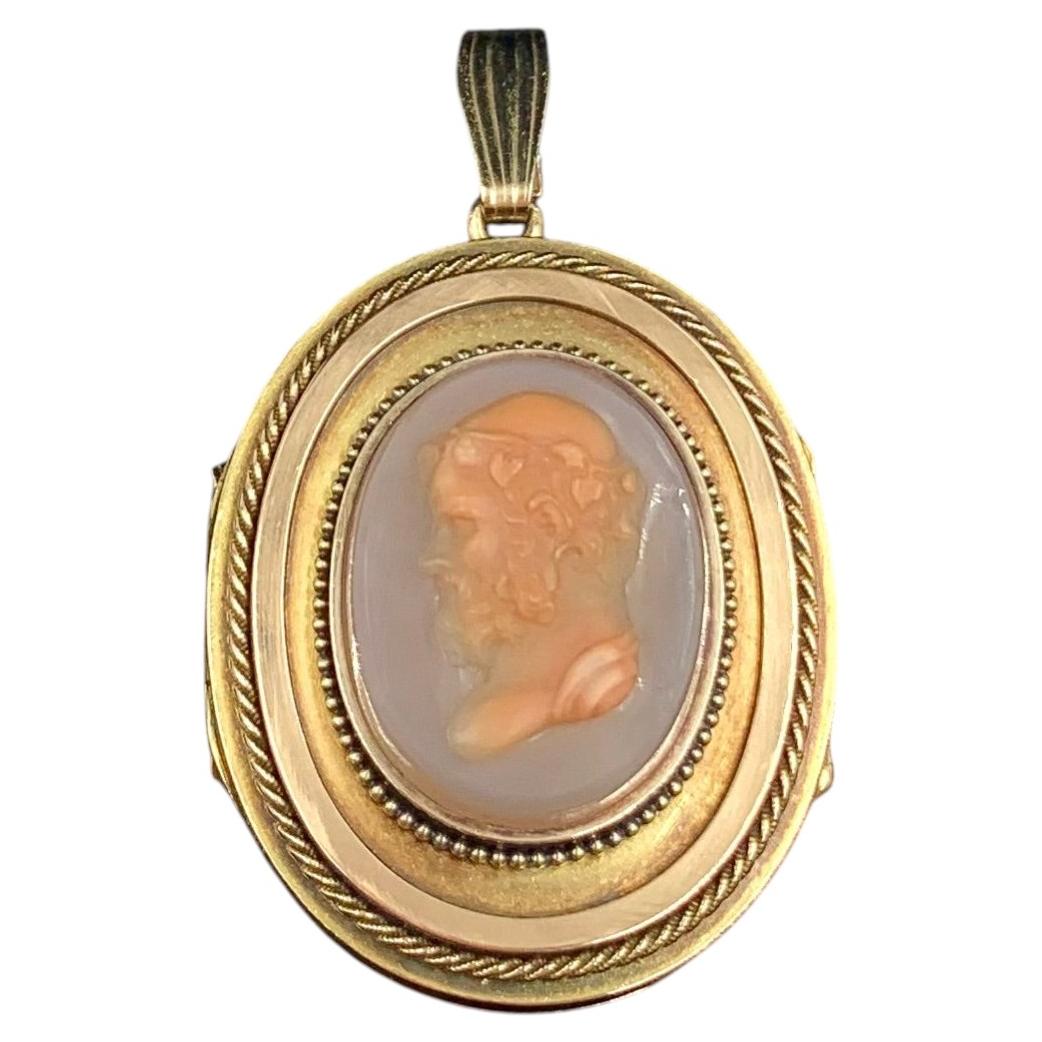 Colgante antiguo de ágata baco con camafeo de oro amarillo de 14 quilates en venta