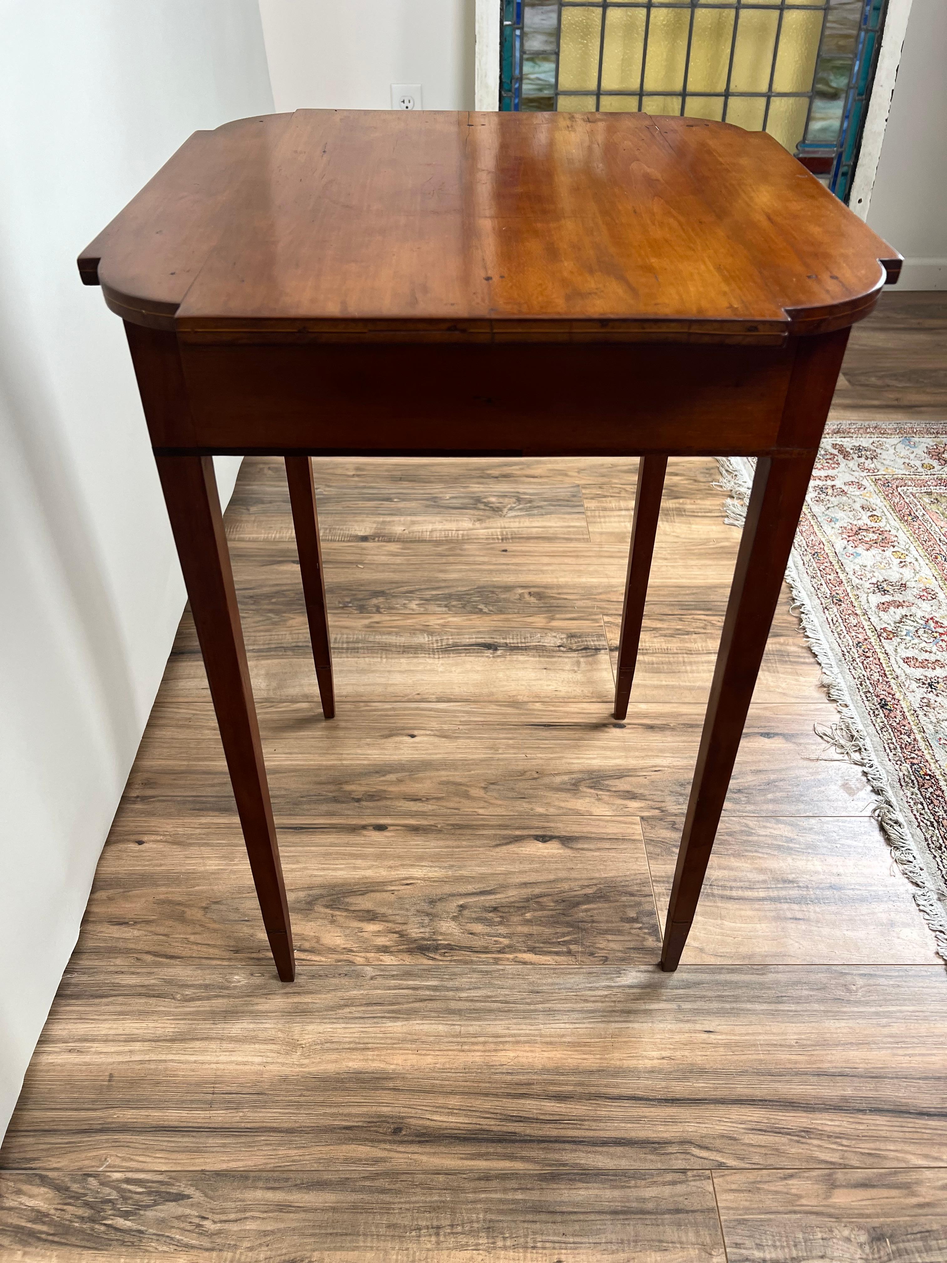 Américain Fine Antique Federal Period Cherry One Drawer Hepplewhite Stand c. 1820 en vente