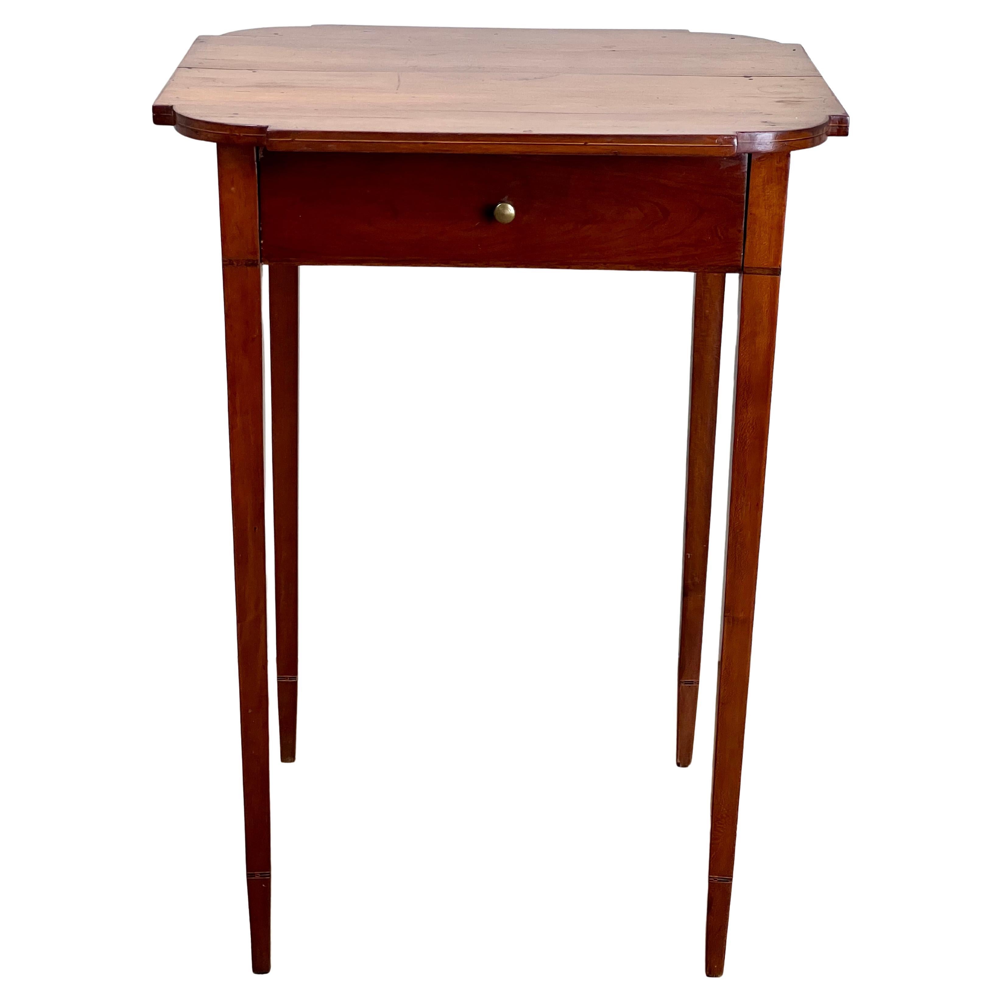 Fine Antique Federal Period Cherry One Drawer Hepplewhite Stand c. 1820 en vente