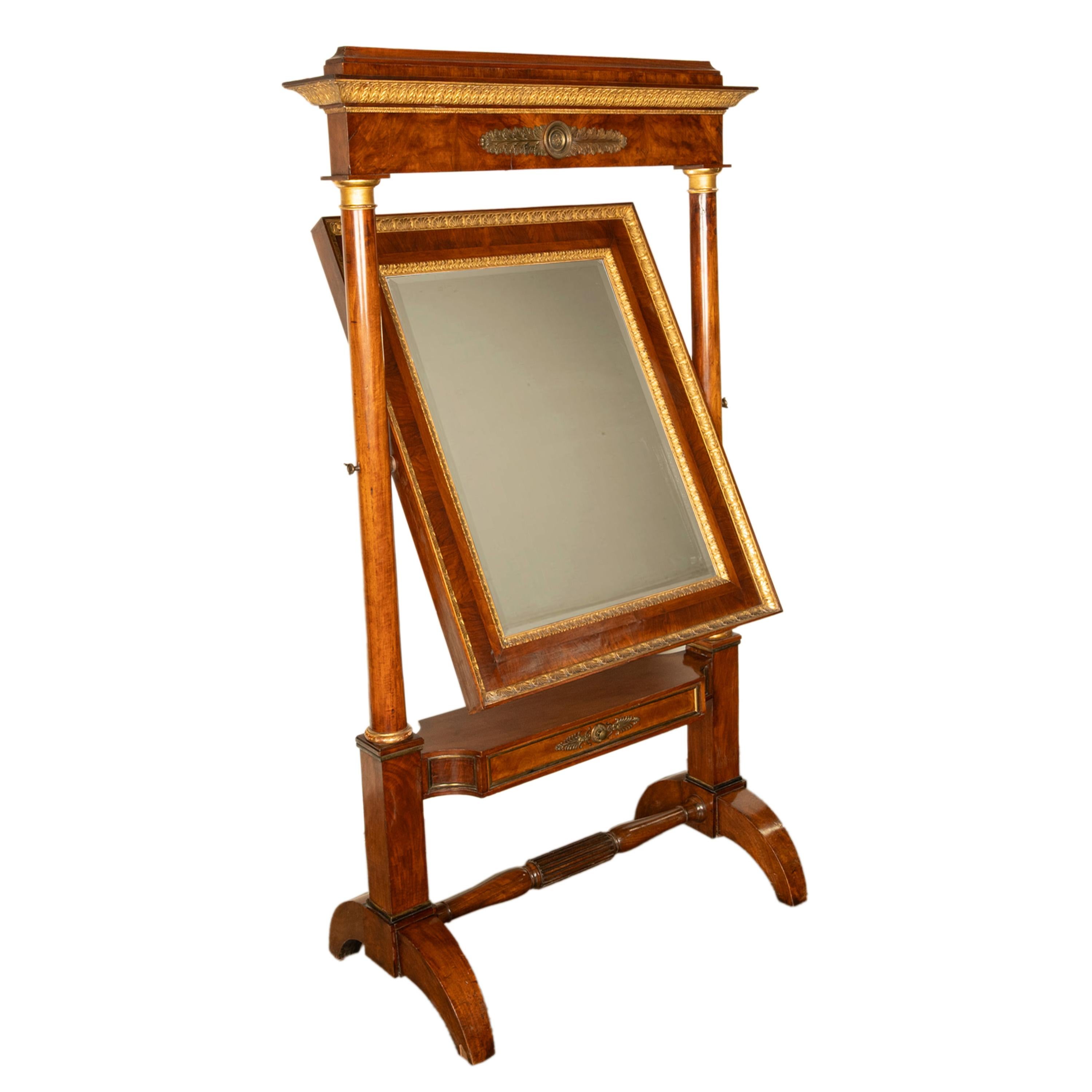 Francese Raffinato Antique French, specchio chevale dell'Impero Napoleonico in mogano dorato e ormolu 1815 in vendita