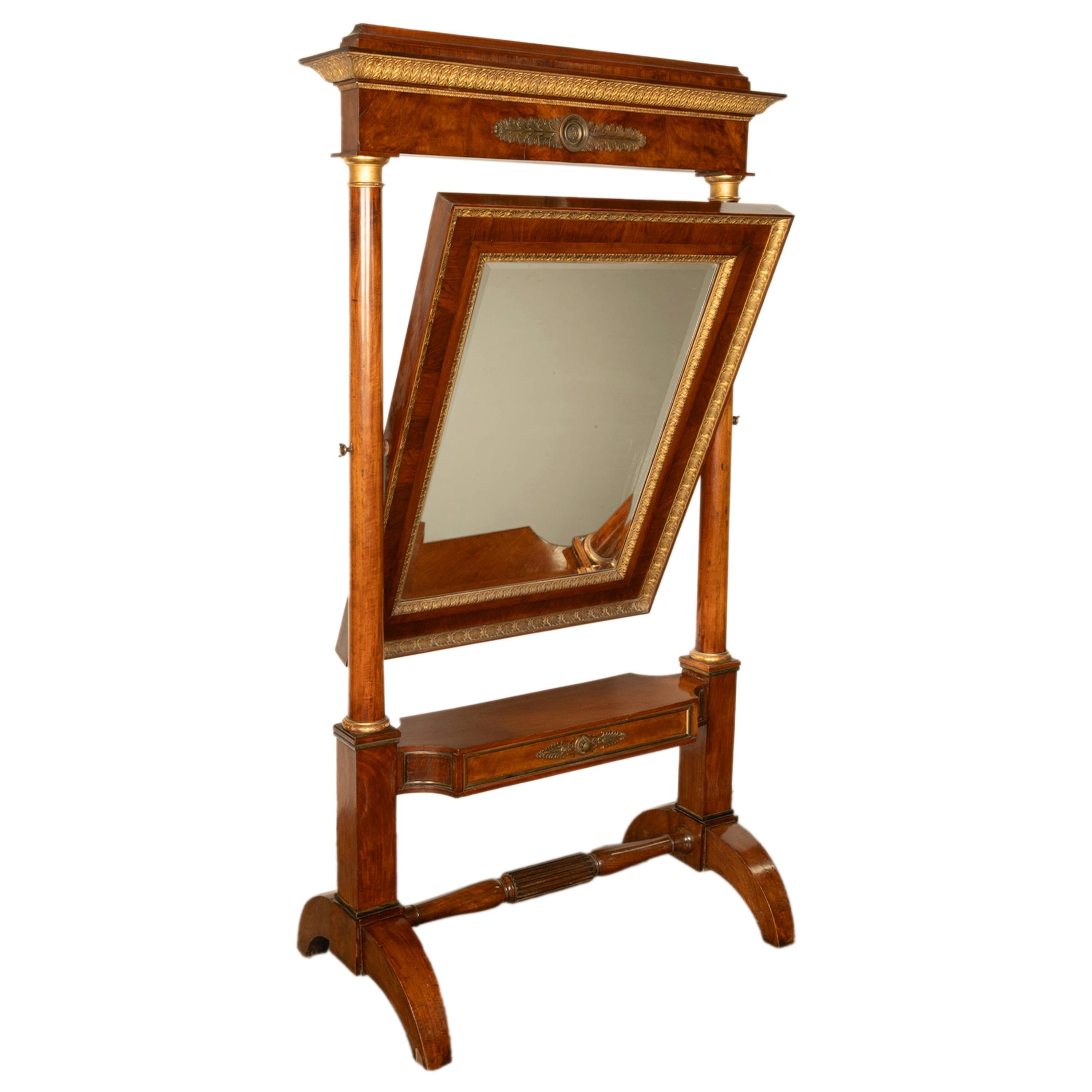 Dorato Raffinato Antique French, specchio chevale dell'Impero Napoleonico in mogano dorato e ormolu 1815 in vendita
