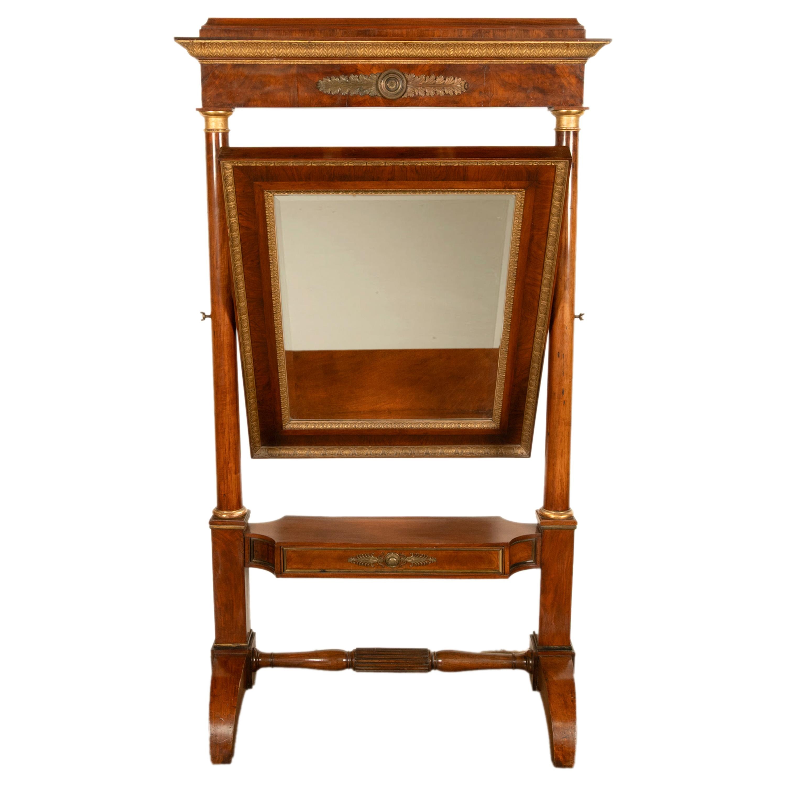 Raffinato Antique French, specchio chevale dell'Impero Napoleonico in mogano dorato e ormolu 1815 In condizioni buone in vendita a Portland, OR