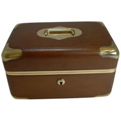 Belle boîte à bijoux française ancienne en cuir et laiton:: vers 1890:: signée M.G Paris