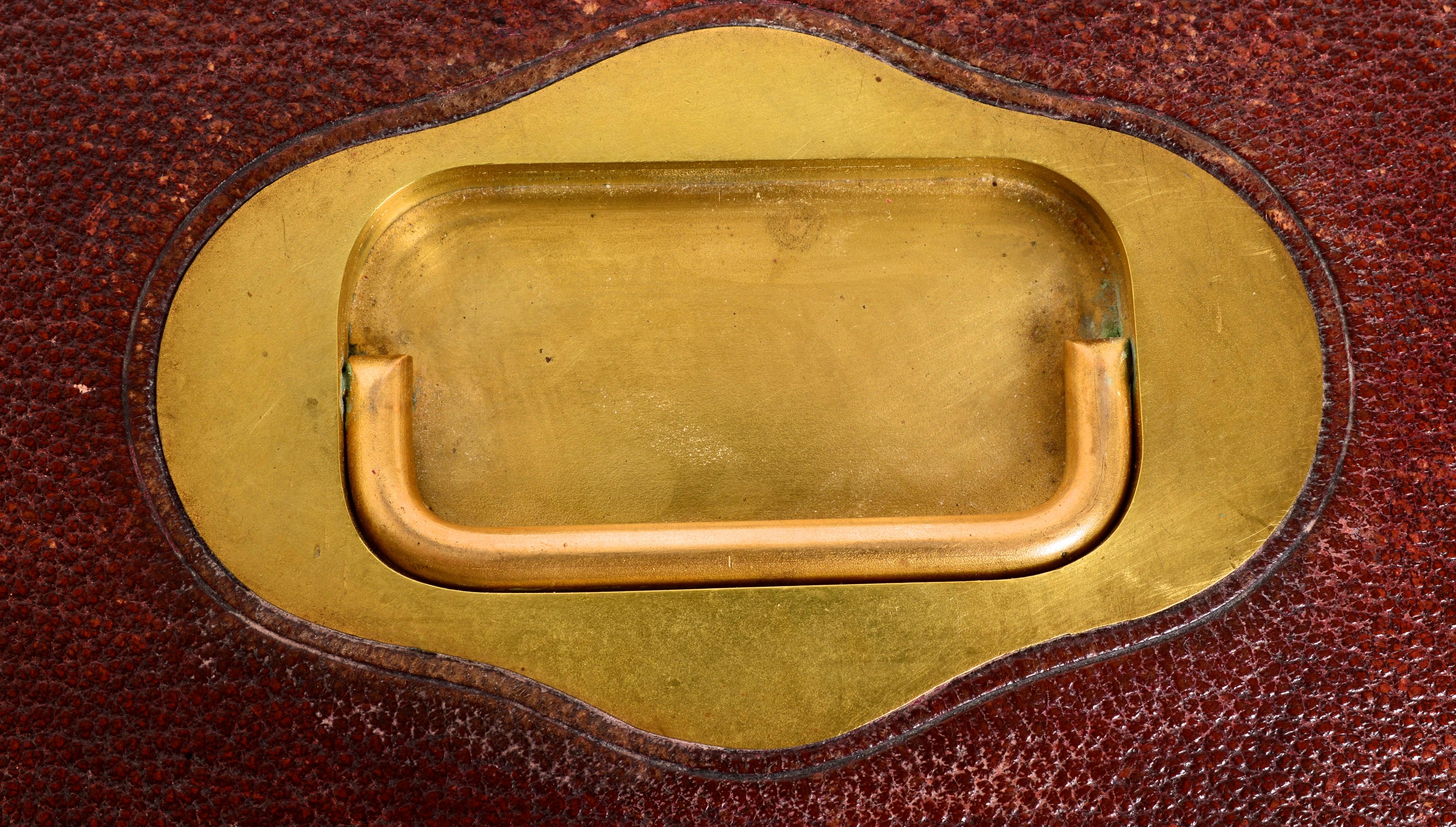 Antike französische Schmuckschatulle aus Leder und Messing, spätes 19. Jahrhundert, signiert 