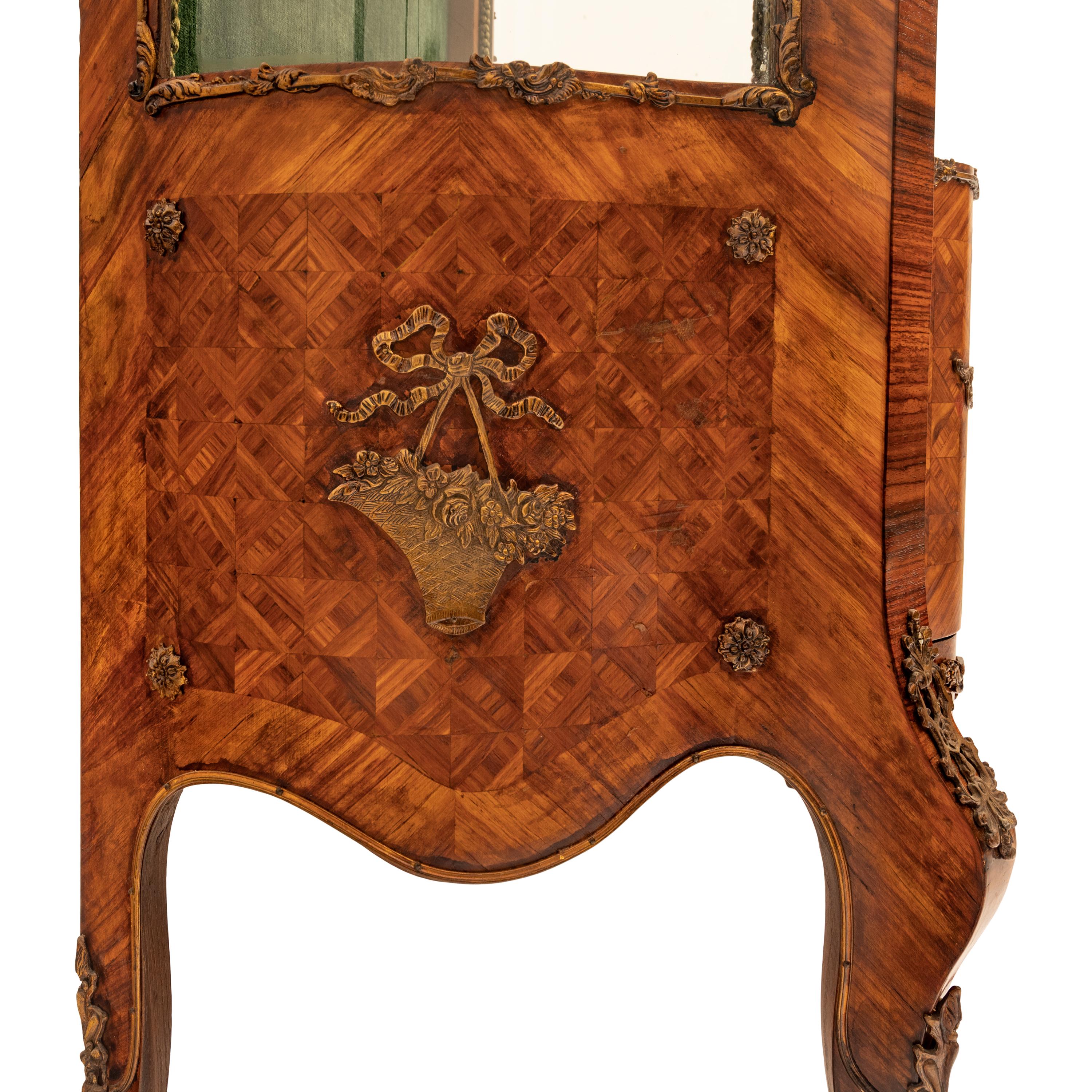 Fine Antique French Louis XV Kingwood Ormolu Bombe Shaped Marquetry Vitrine 1880 For Sale 7