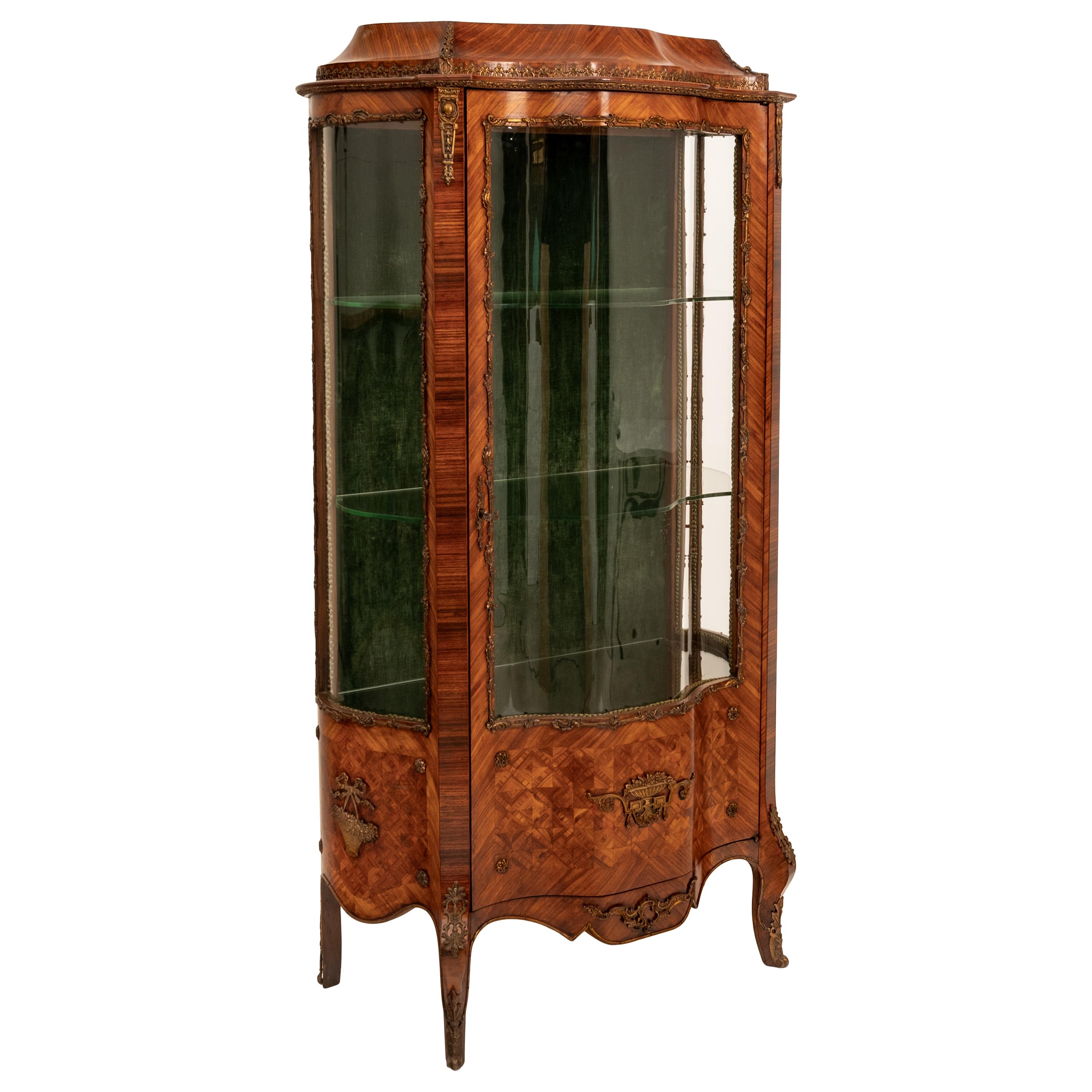 Fine Antique French Louis XV Kingwood Ormolu Bombe Shaped Marquetry Vitrine 1880 In Good Condition For Sale In Portland, OR